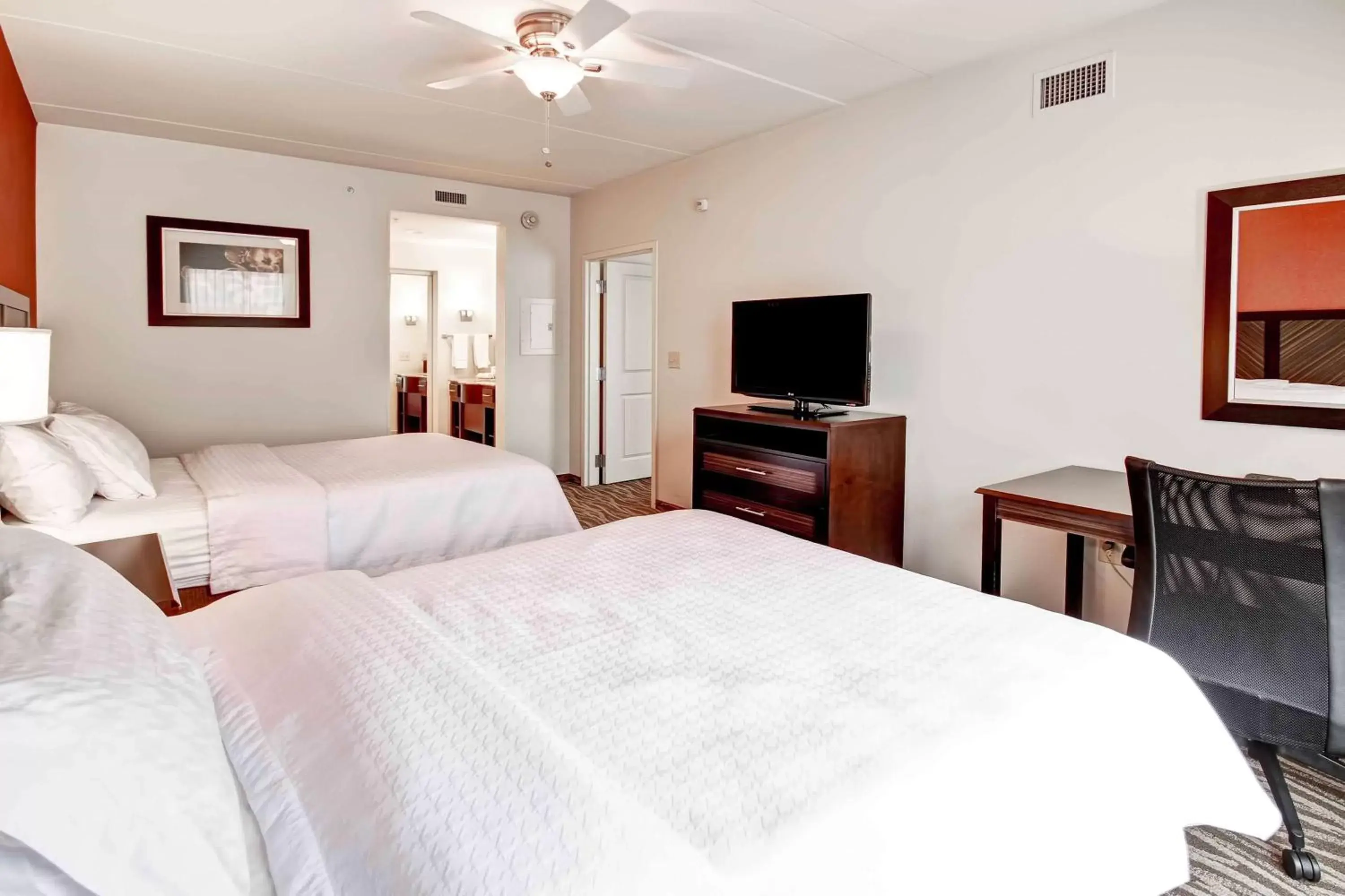 Bedroom, Bed in Homewood Suites - Doylestown