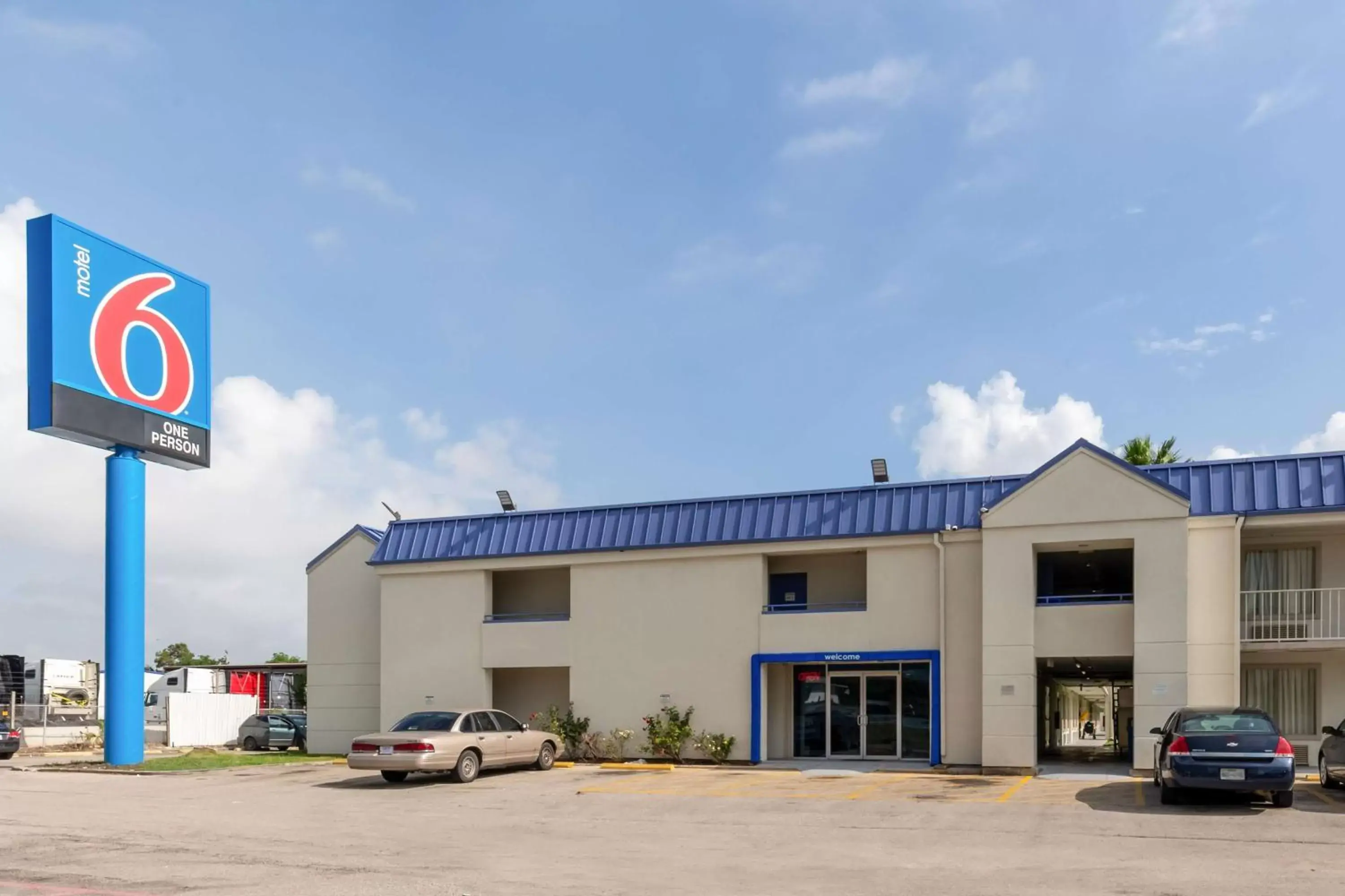 Property building in Motel 6-Houston, TX - East