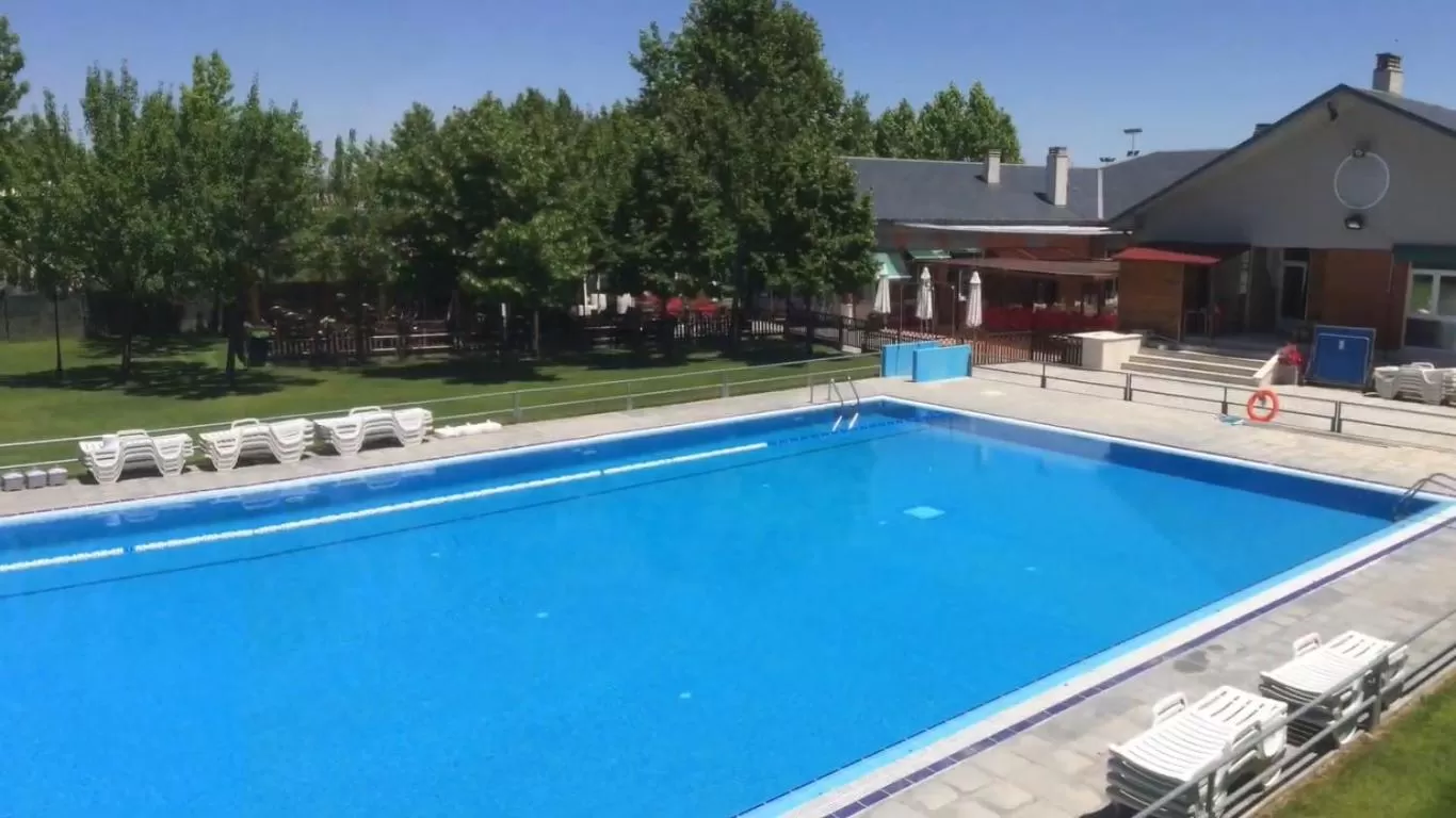 Swimming pool in Hotel Lasa Sport