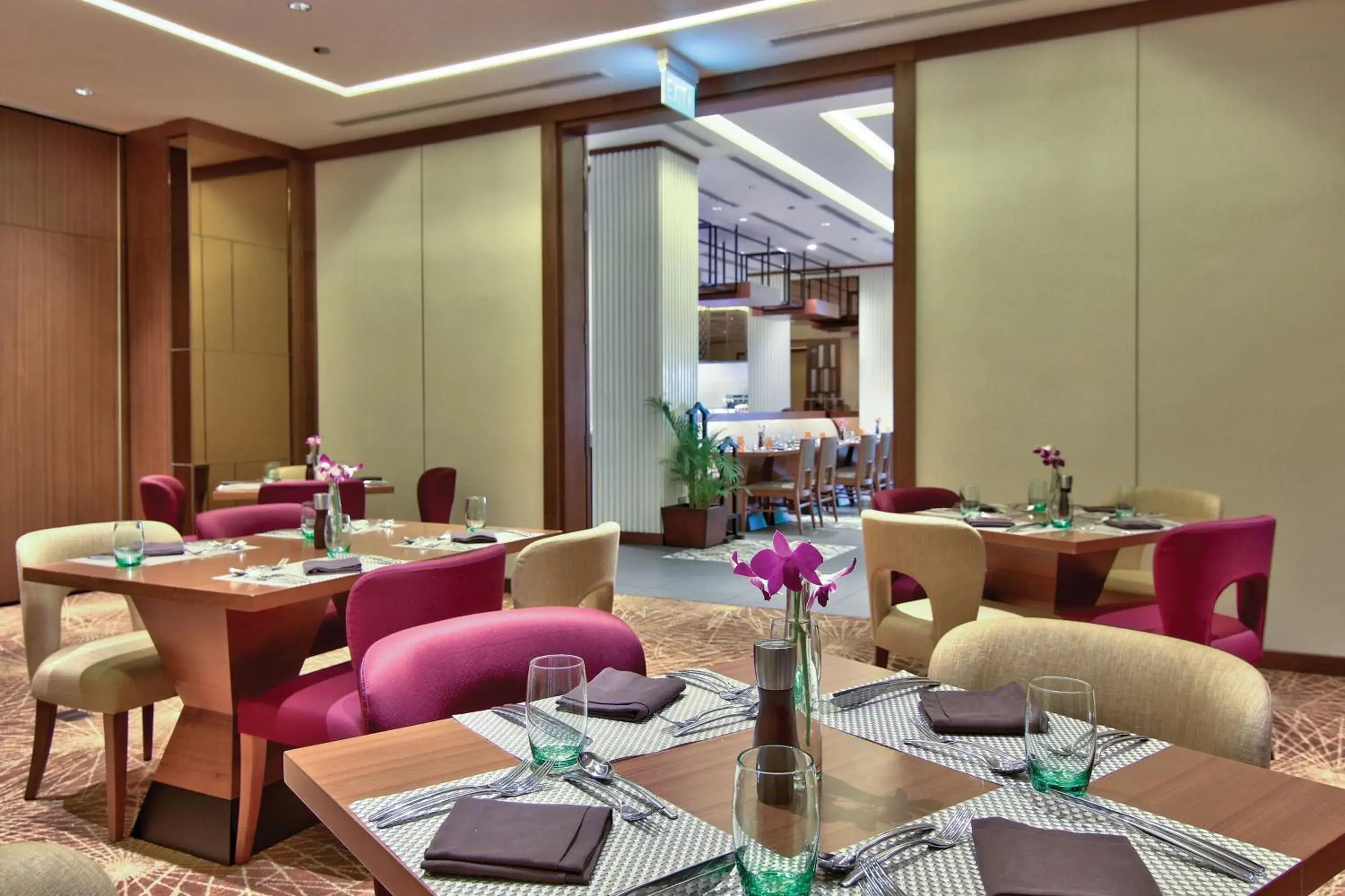 Restaurant/Places to Eat in Hilton Colombo Residence