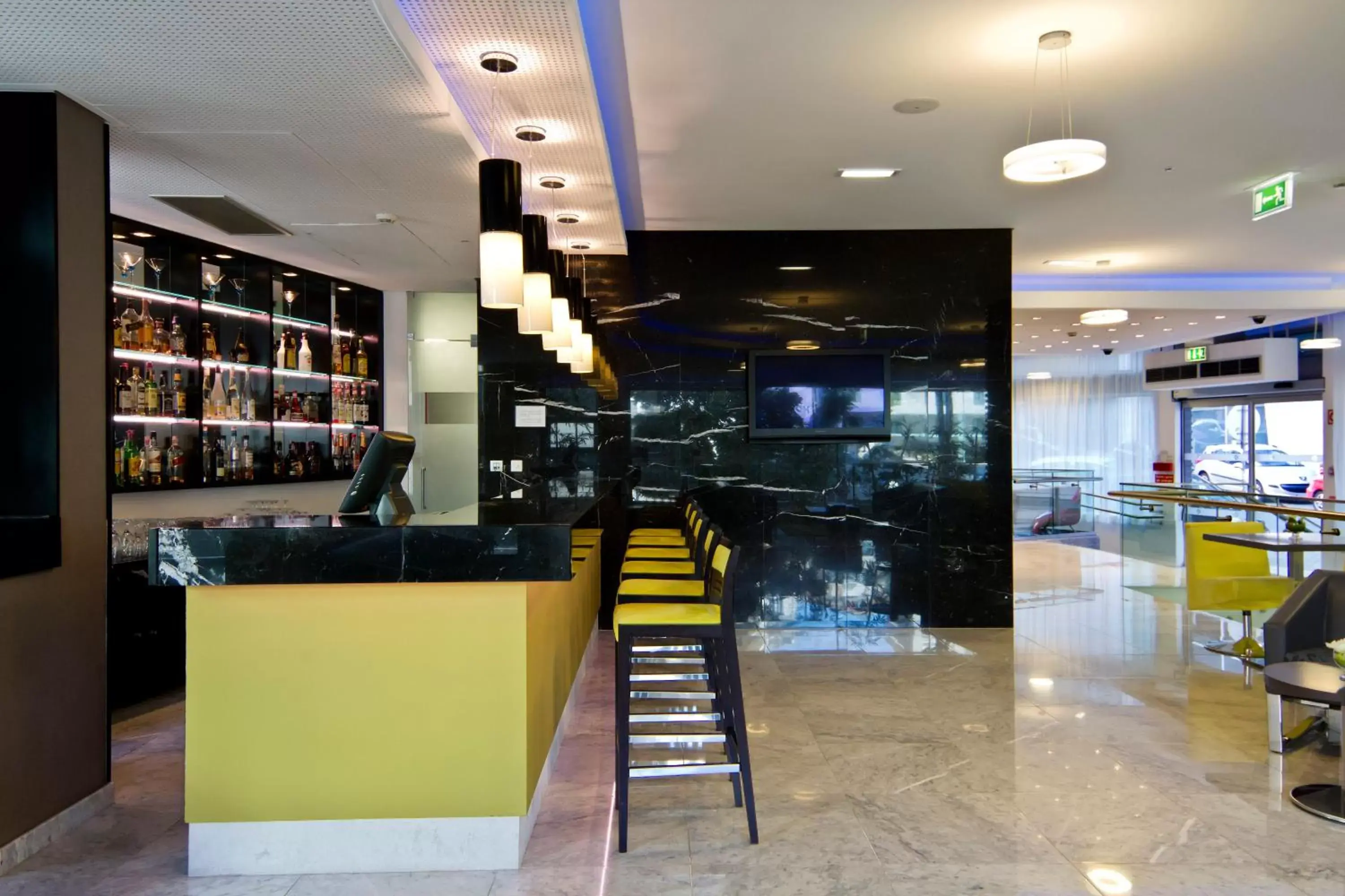 Lounge or bar, Lobby/Reception in SANA Capitol Hotel