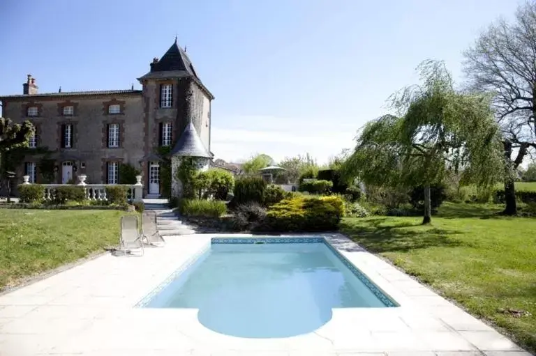 Swimming pool in Les Lauriers