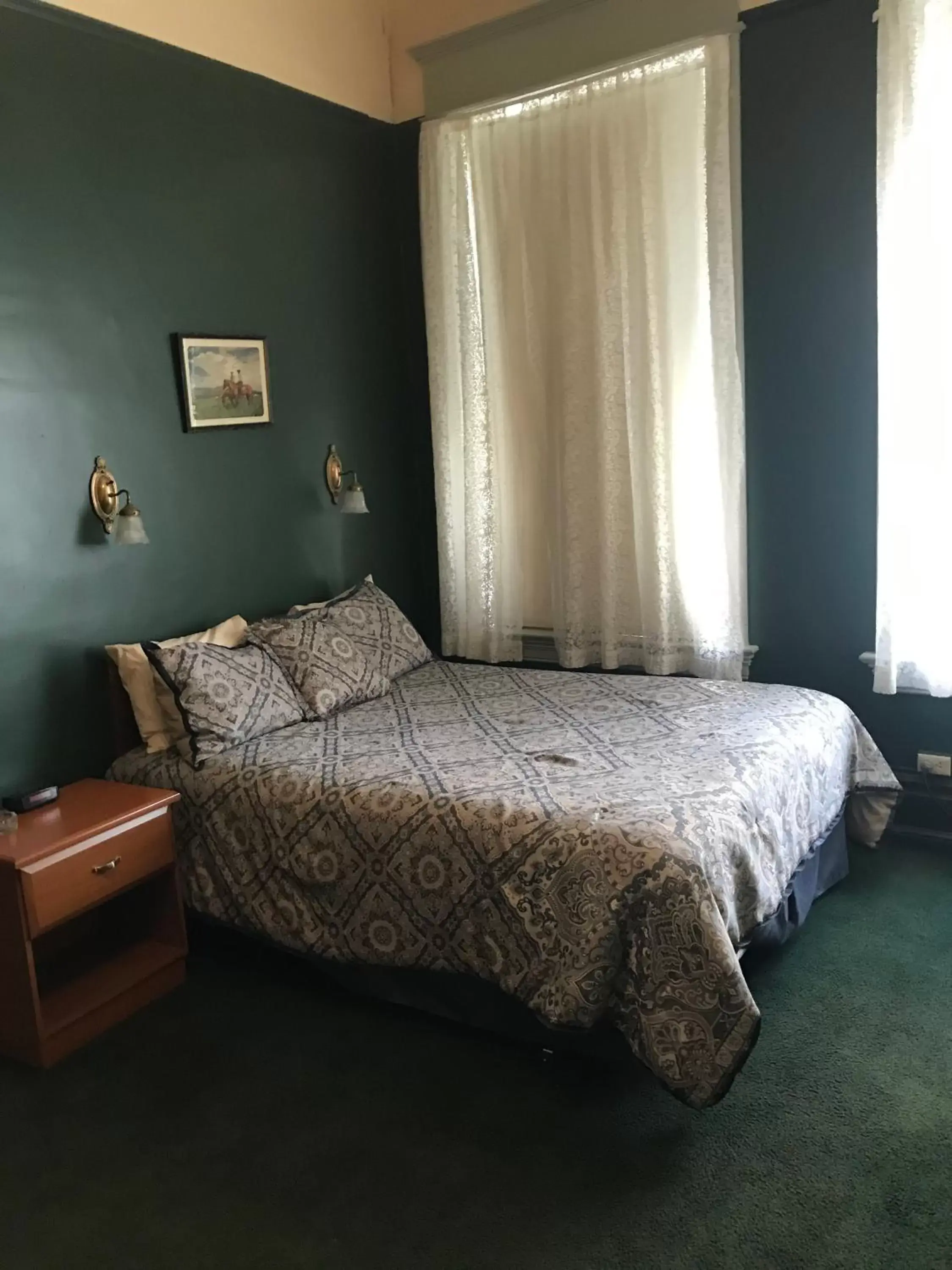 Bed in Historic Franklin Hotel