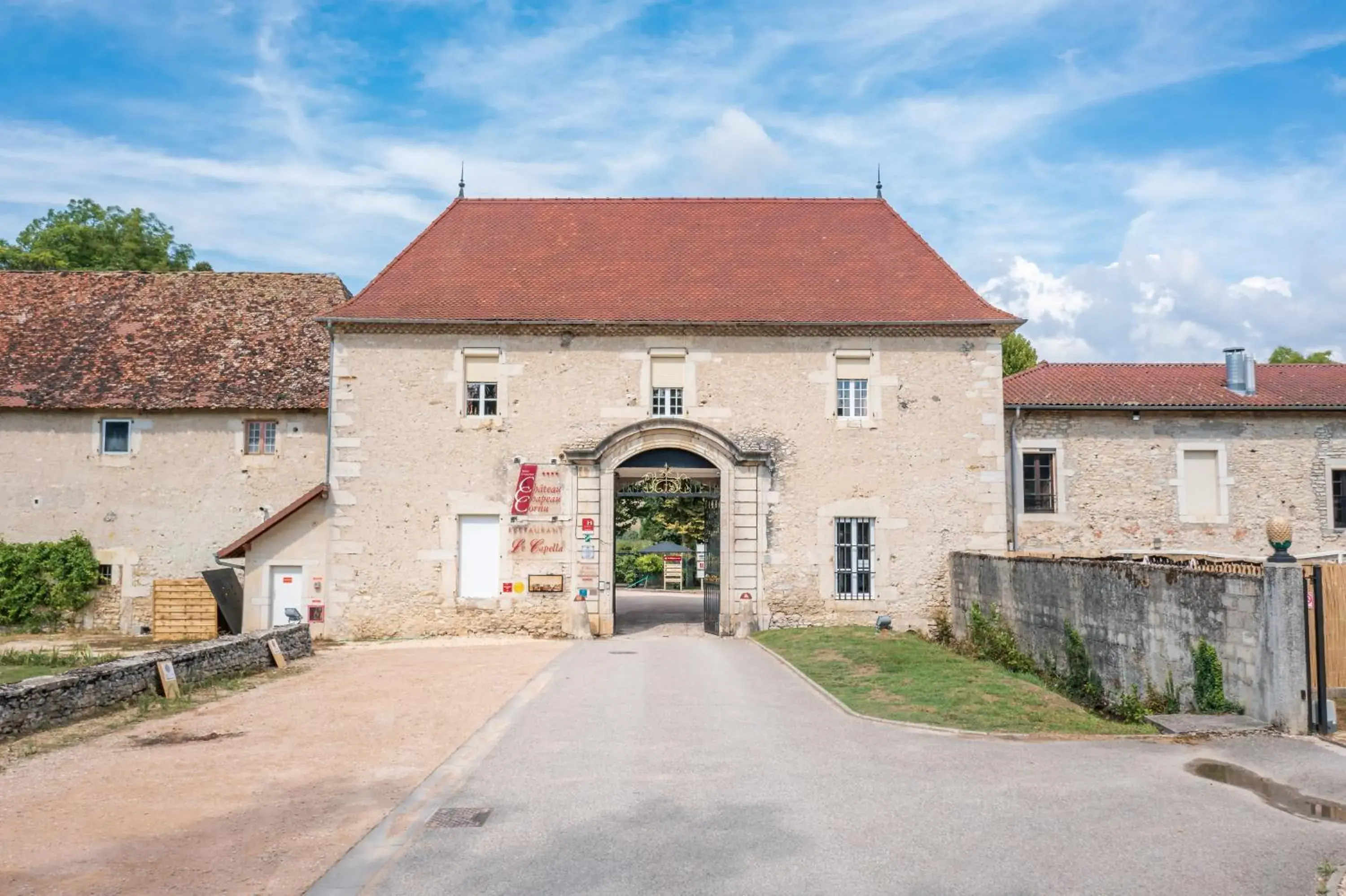 Property Building in Château Chapeau Cornu