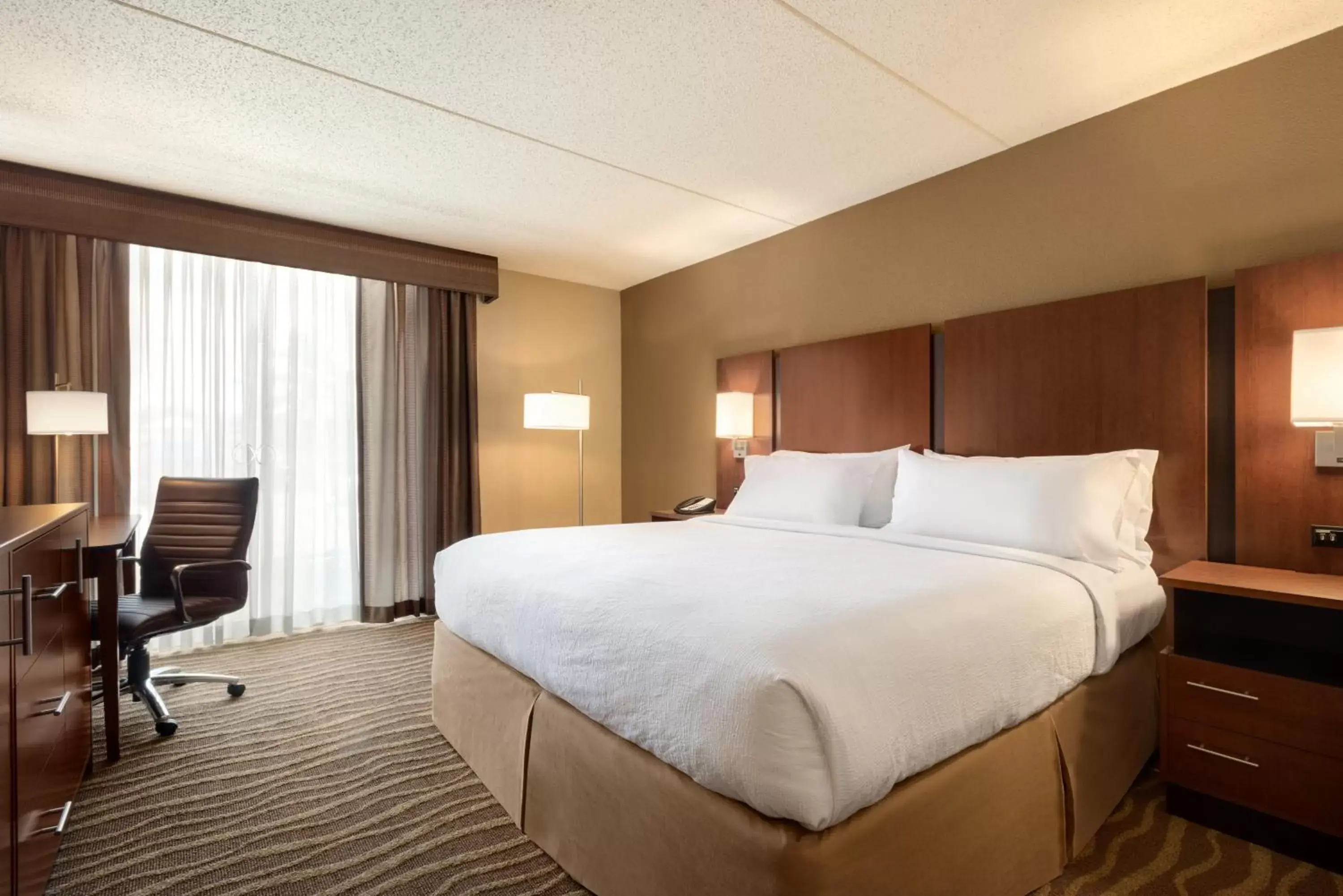 Photo of the whole room, Bed in Holiday Inn Hotel & Suites Des Moines-Northwest, an IHG Hotel