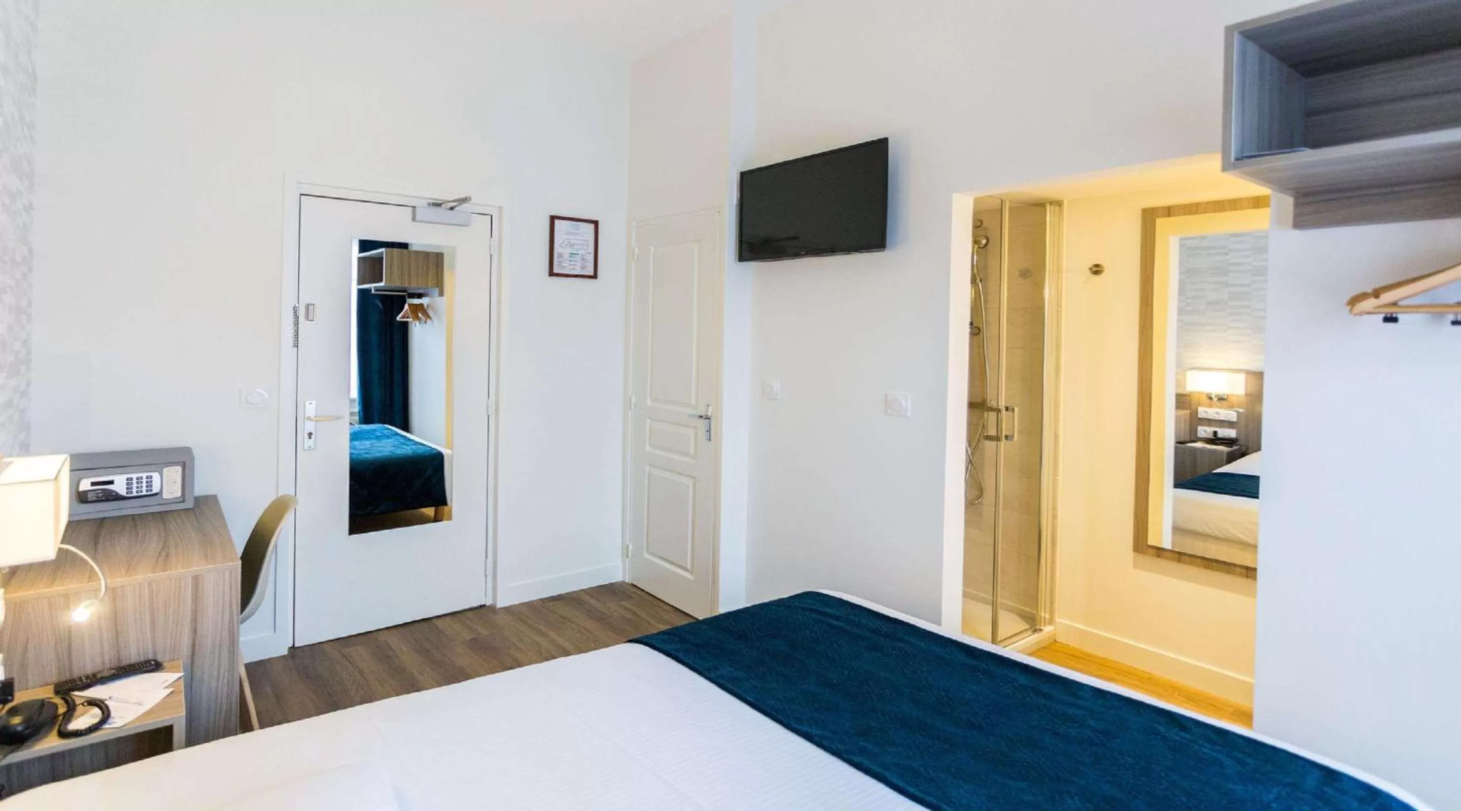 Photo of the whole room, Bed in Best Western Hôtel Des Voyageurs