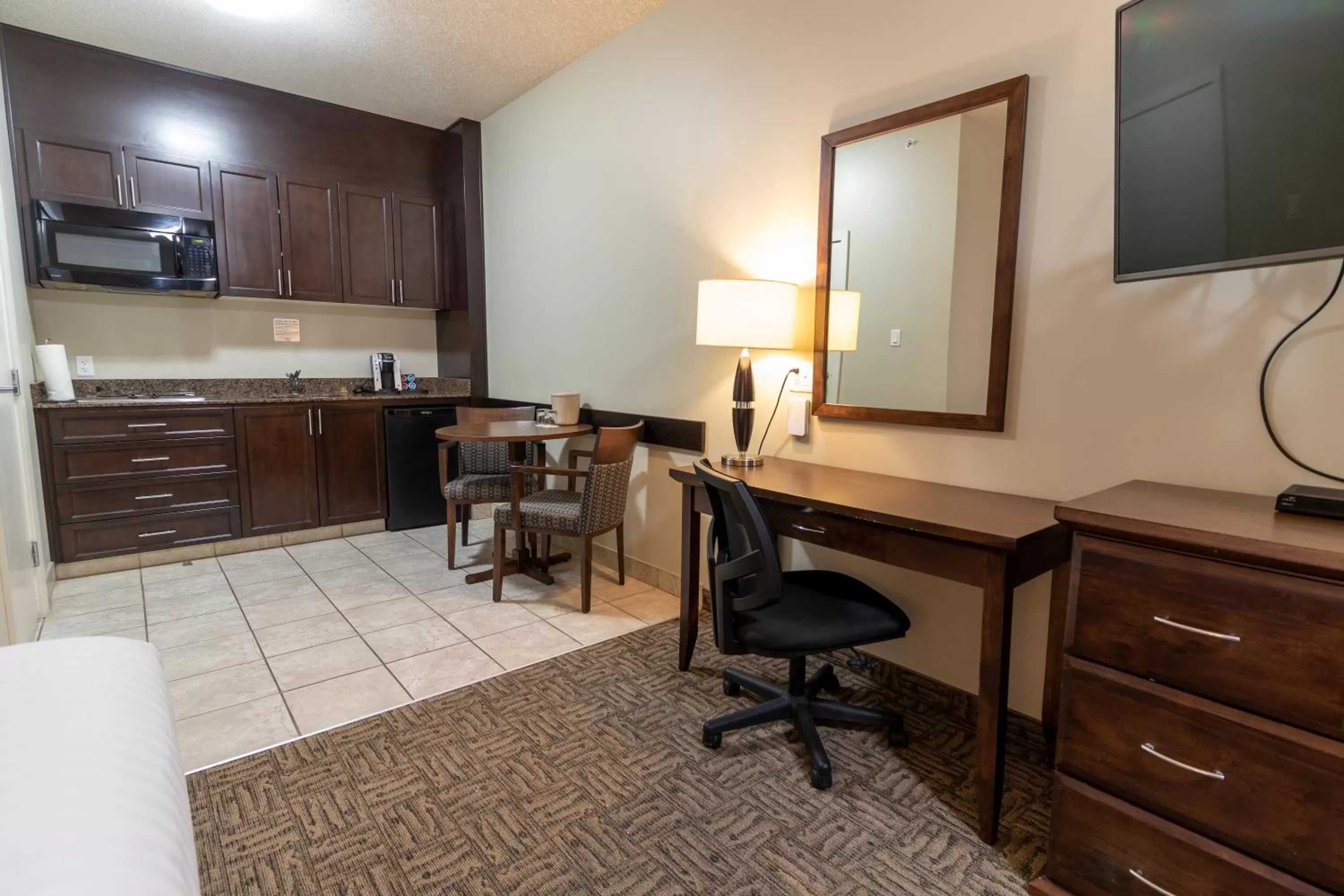 BCMInns - Lac La Biche