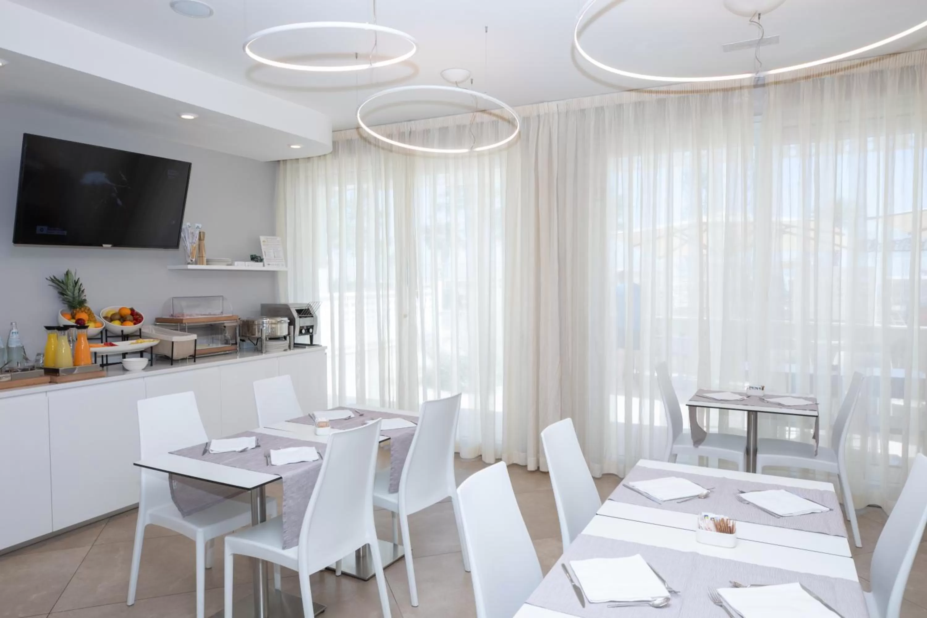 Restaurant/places to eat in Hotel Baby