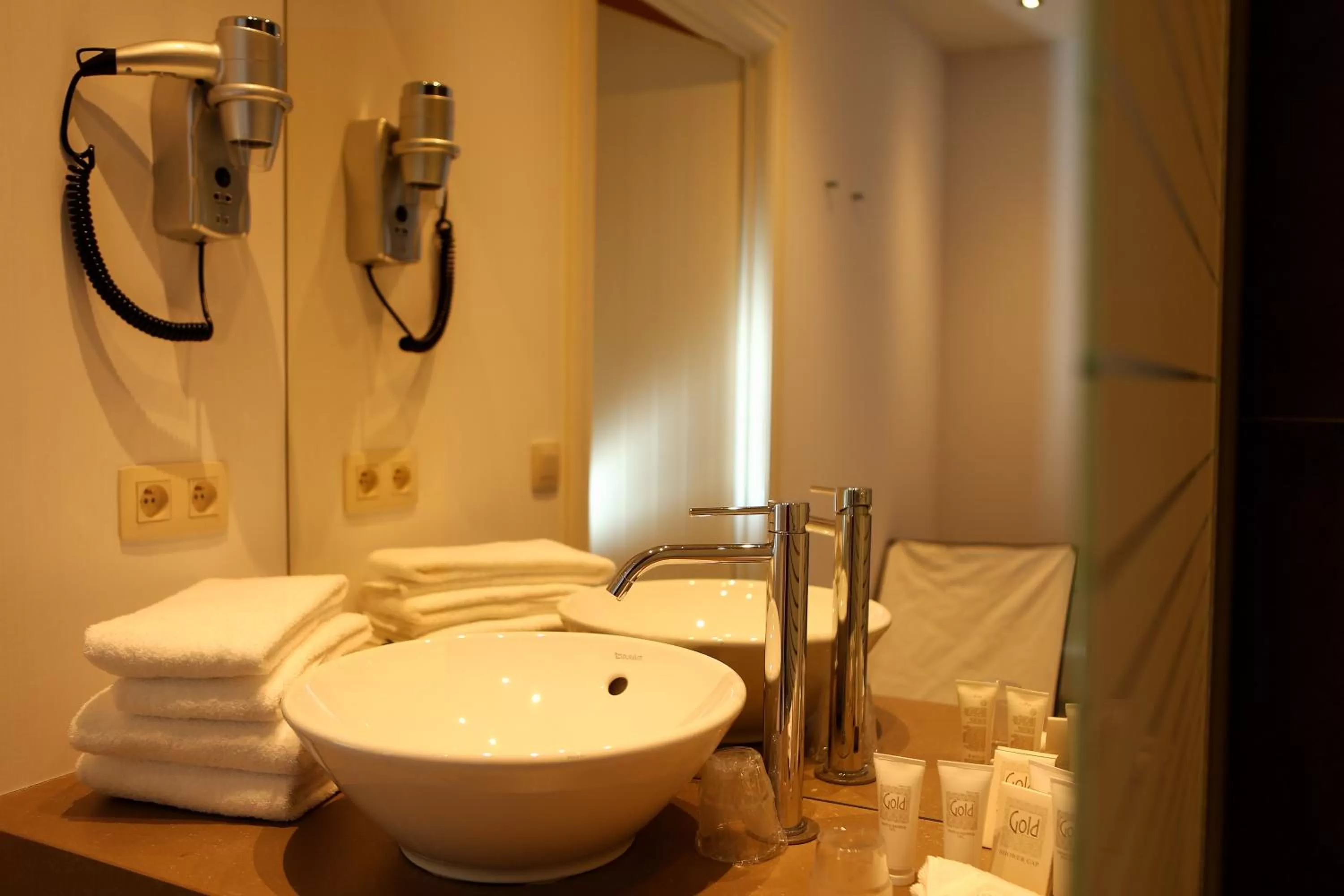 Bathroom in Hotel Acacia