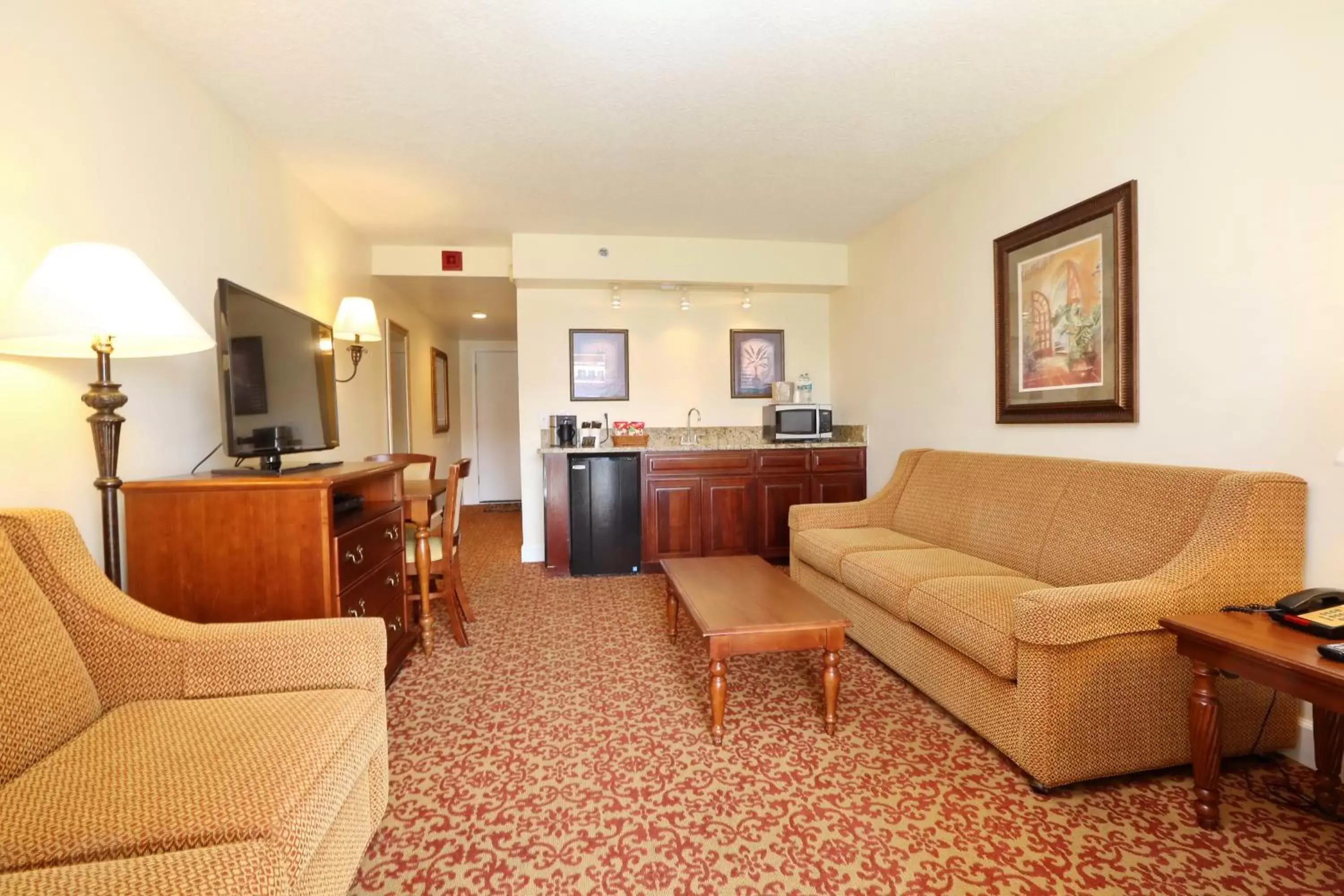 Living room, Seating Area in La Fiesta Ocean Inn & Suites