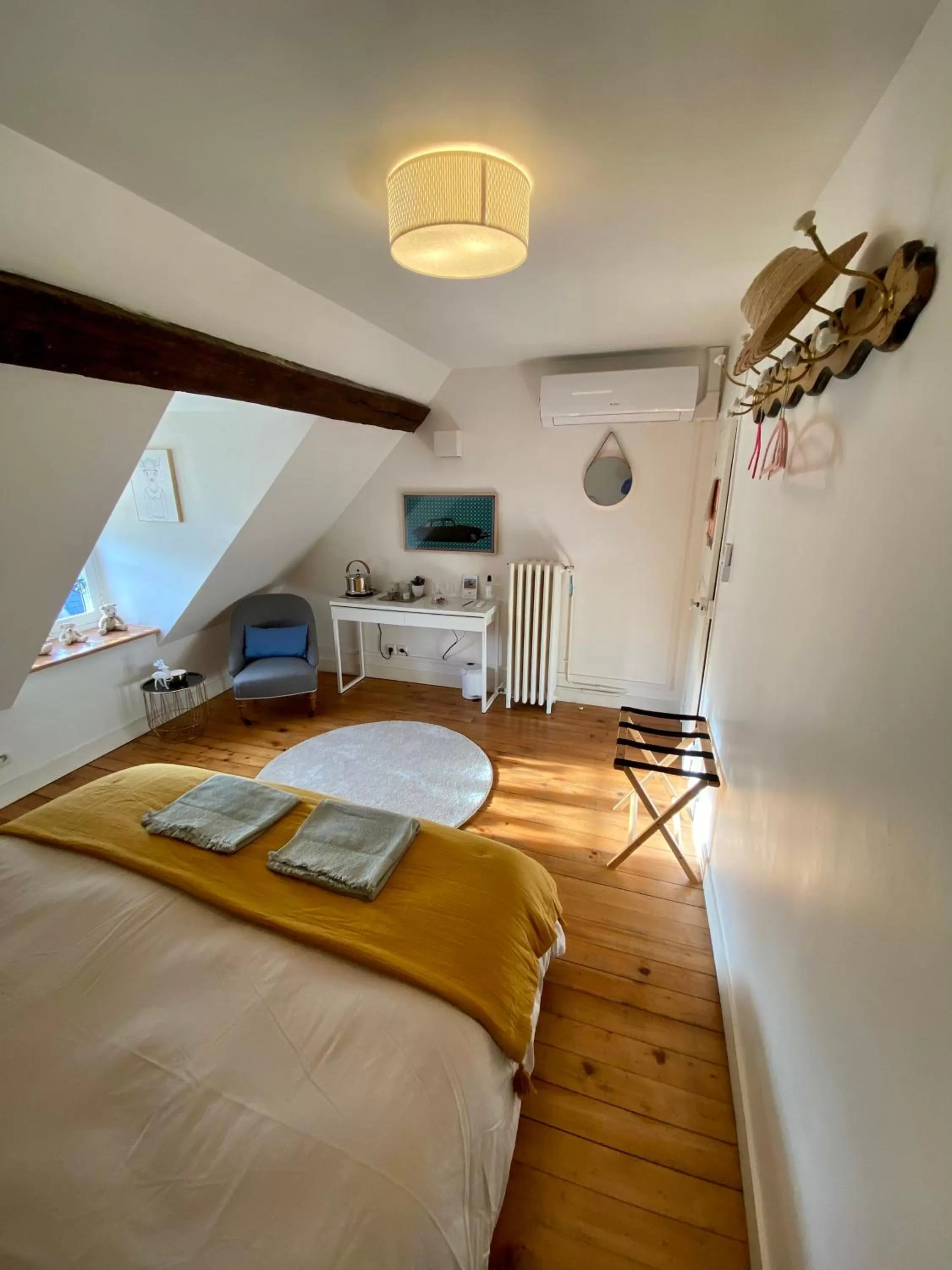 Photo of the whole room, Bed in La maison de Montaboulin