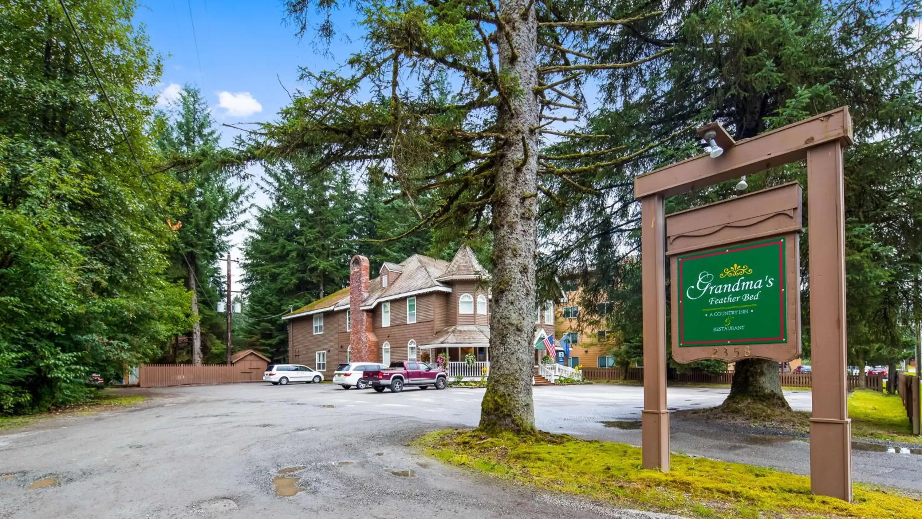 Property Building in Best Western Grandma's Feather Bed