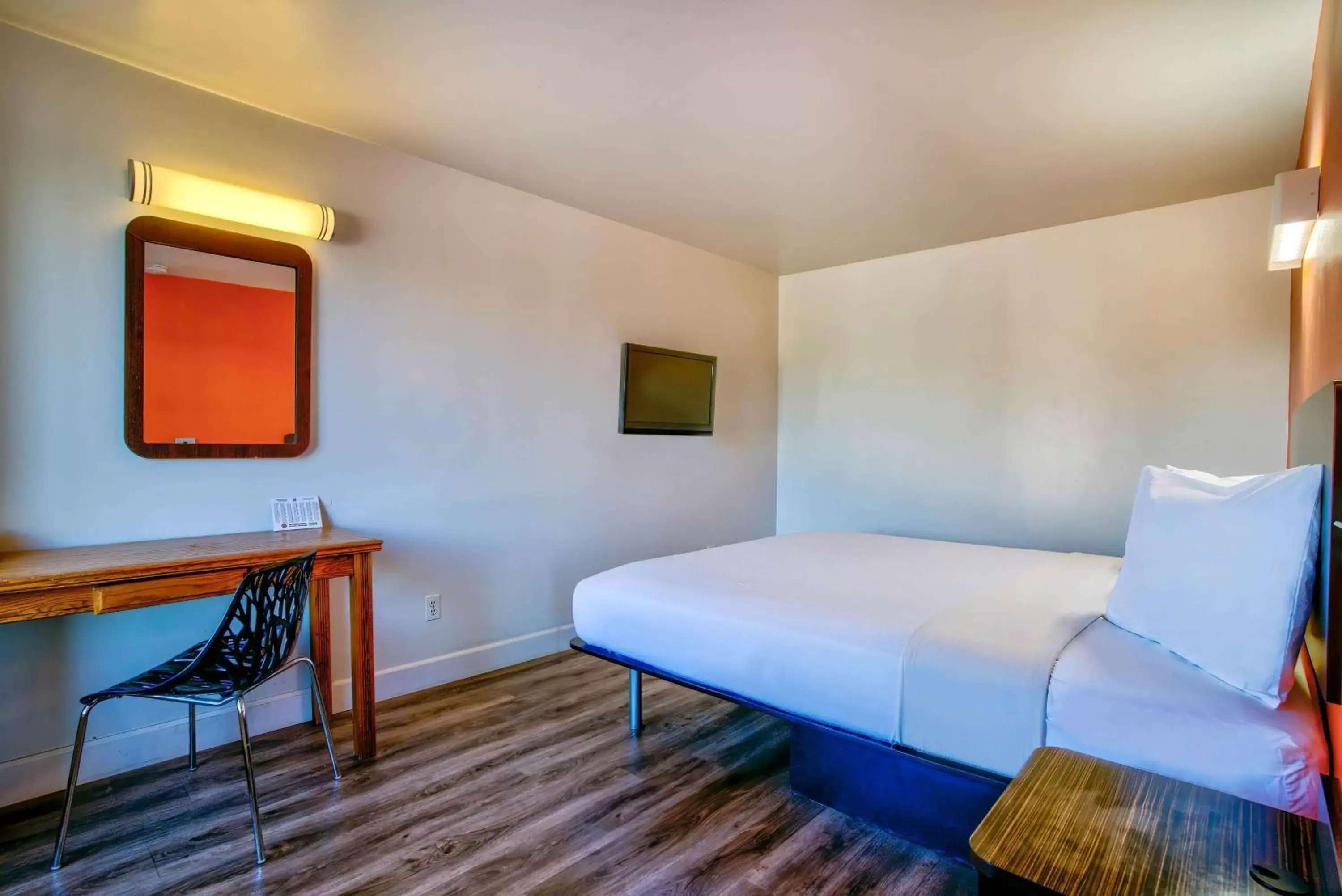 Bedroom, Bed in Motel 6-Hesperia, CA - West Main Street I-15