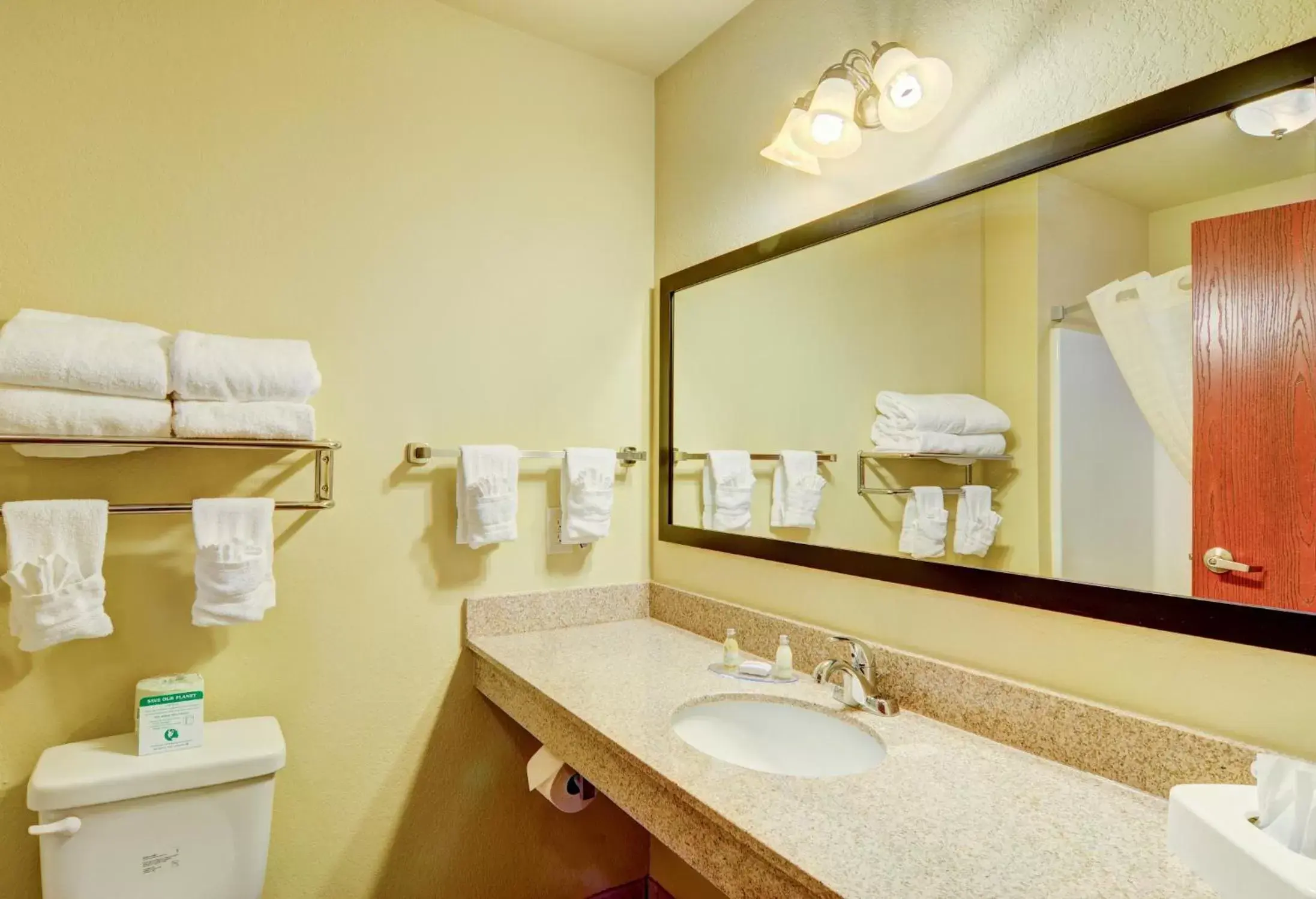 Bathroom in Cobblestone Hotel & Suites - Punxsutawney