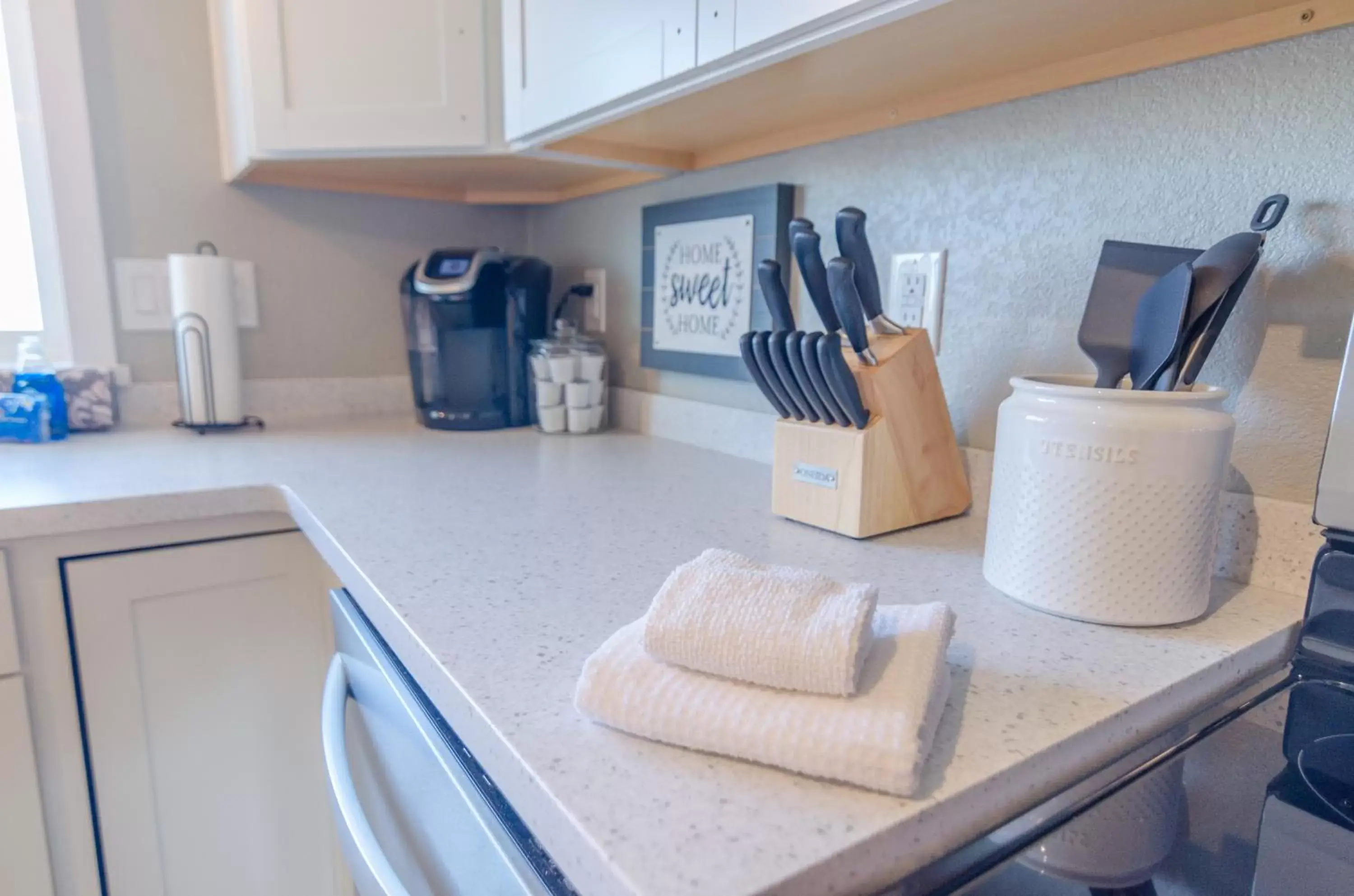 Coffee/tea facilities in Colony Suites