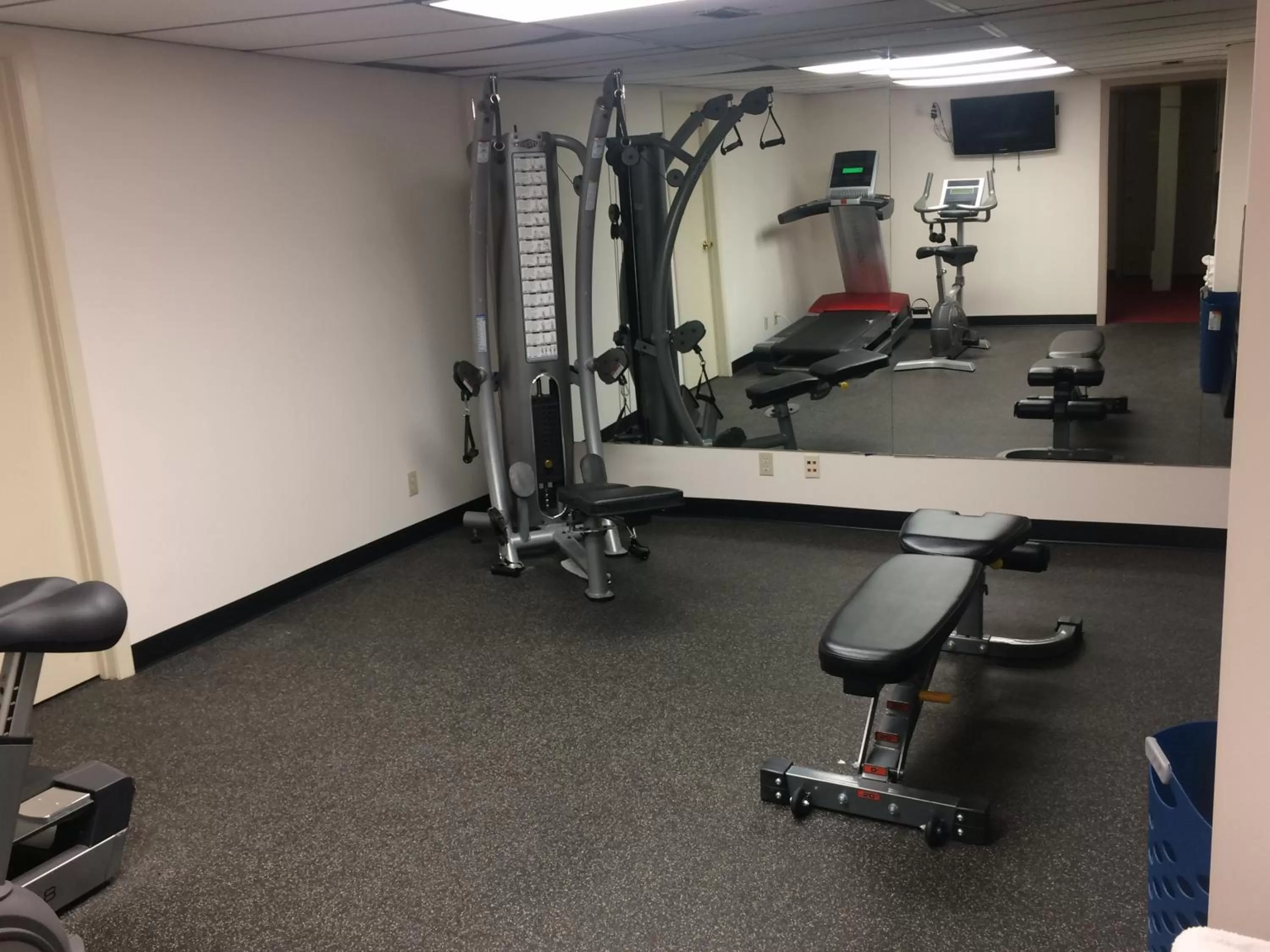Fitness centre/facilities in Super 8 by Wyndham Lethbridge
