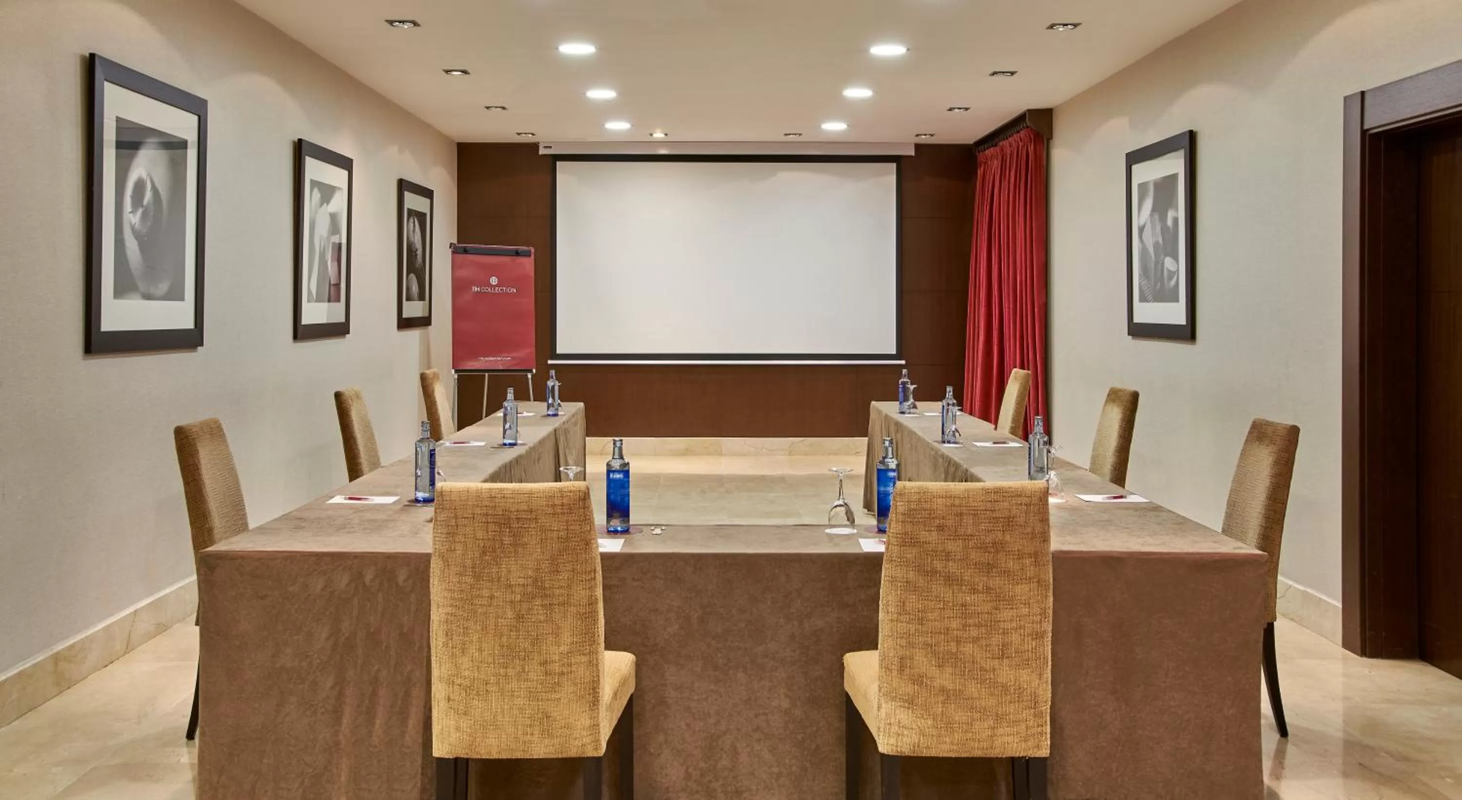 Meeting/conference room in NH Collection León Plaza Mayor