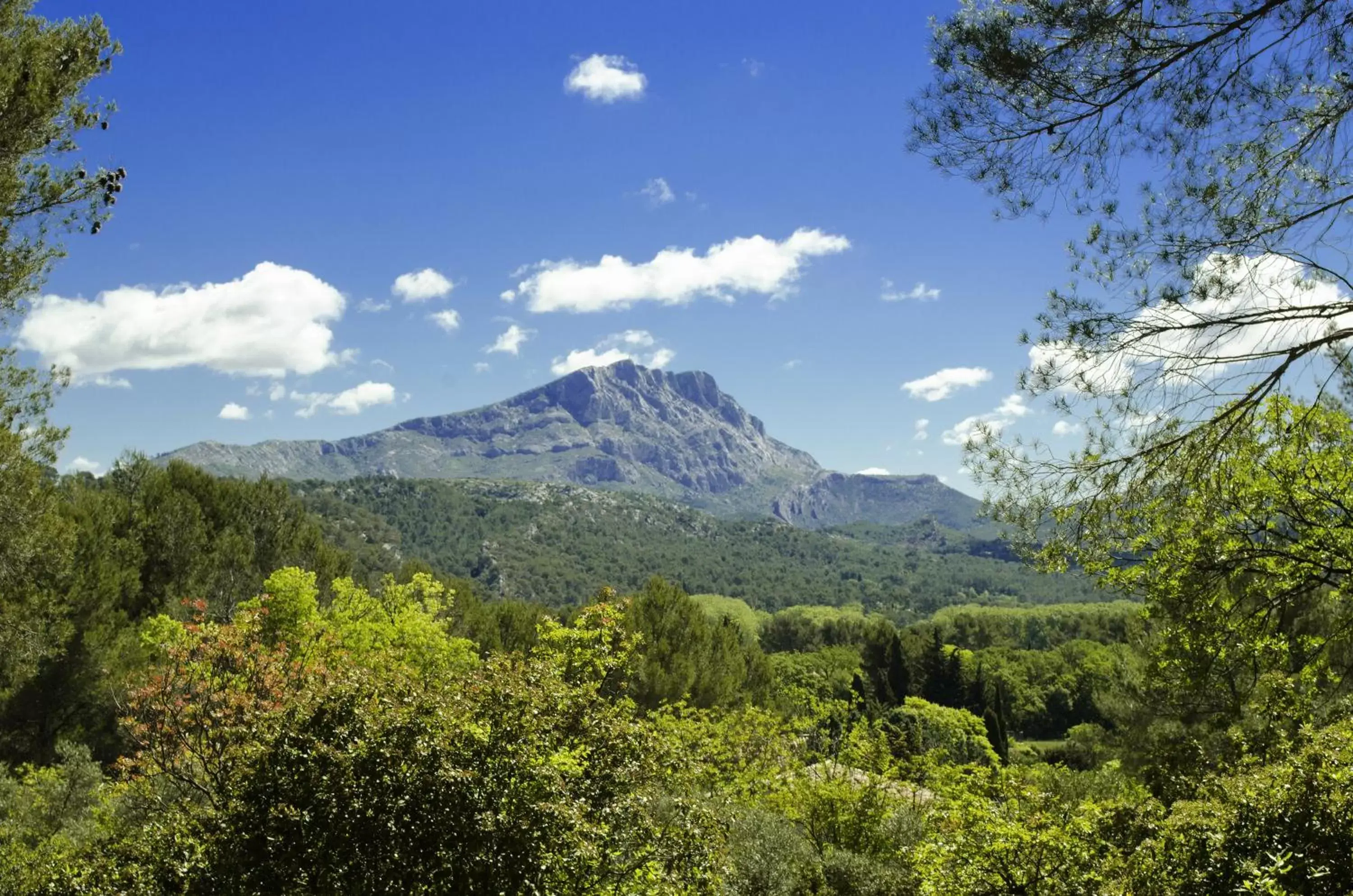 Day, Mountain View in ibis Manosque Cadarache