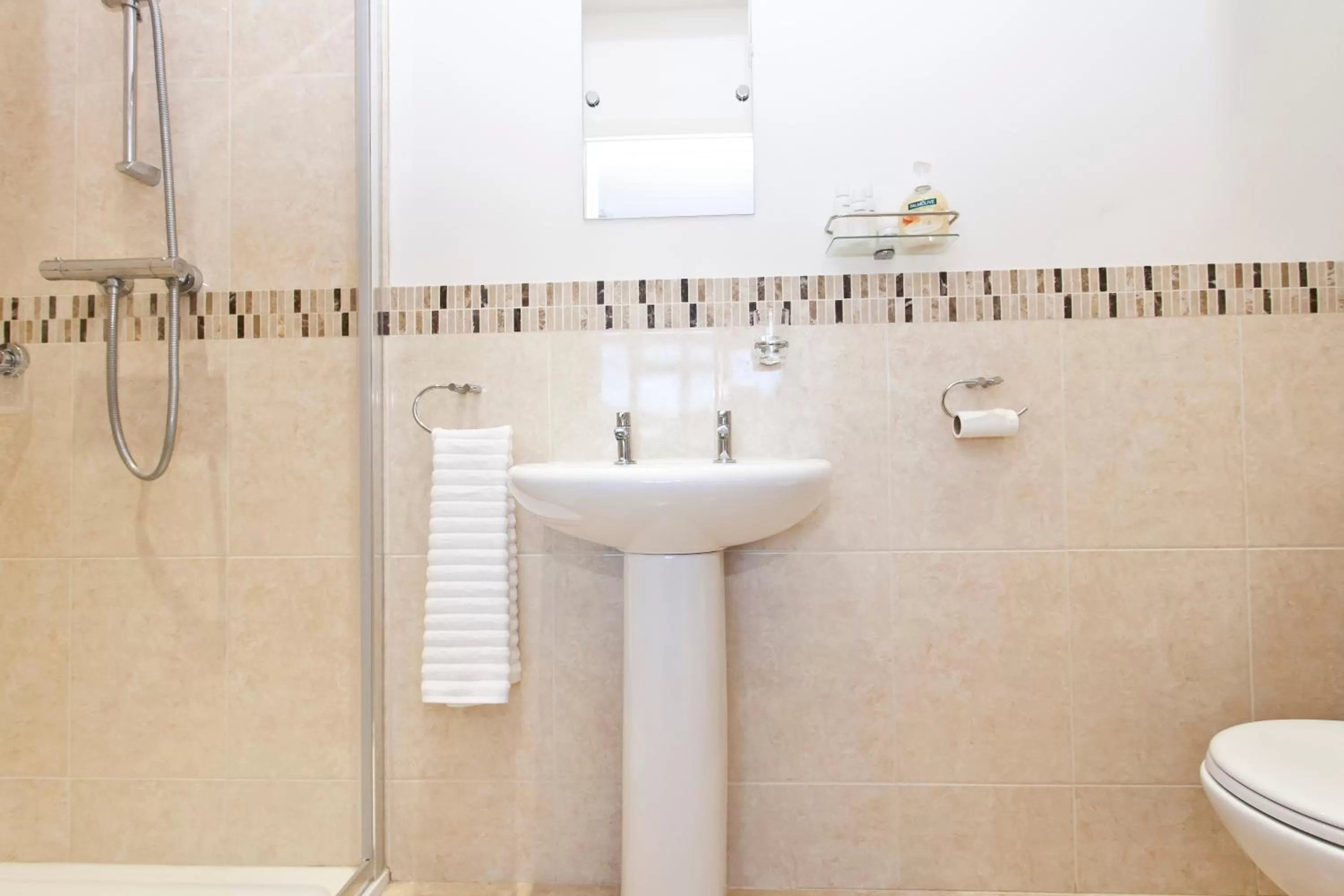 Bathroom in Avon Beach Bed & Breakfast