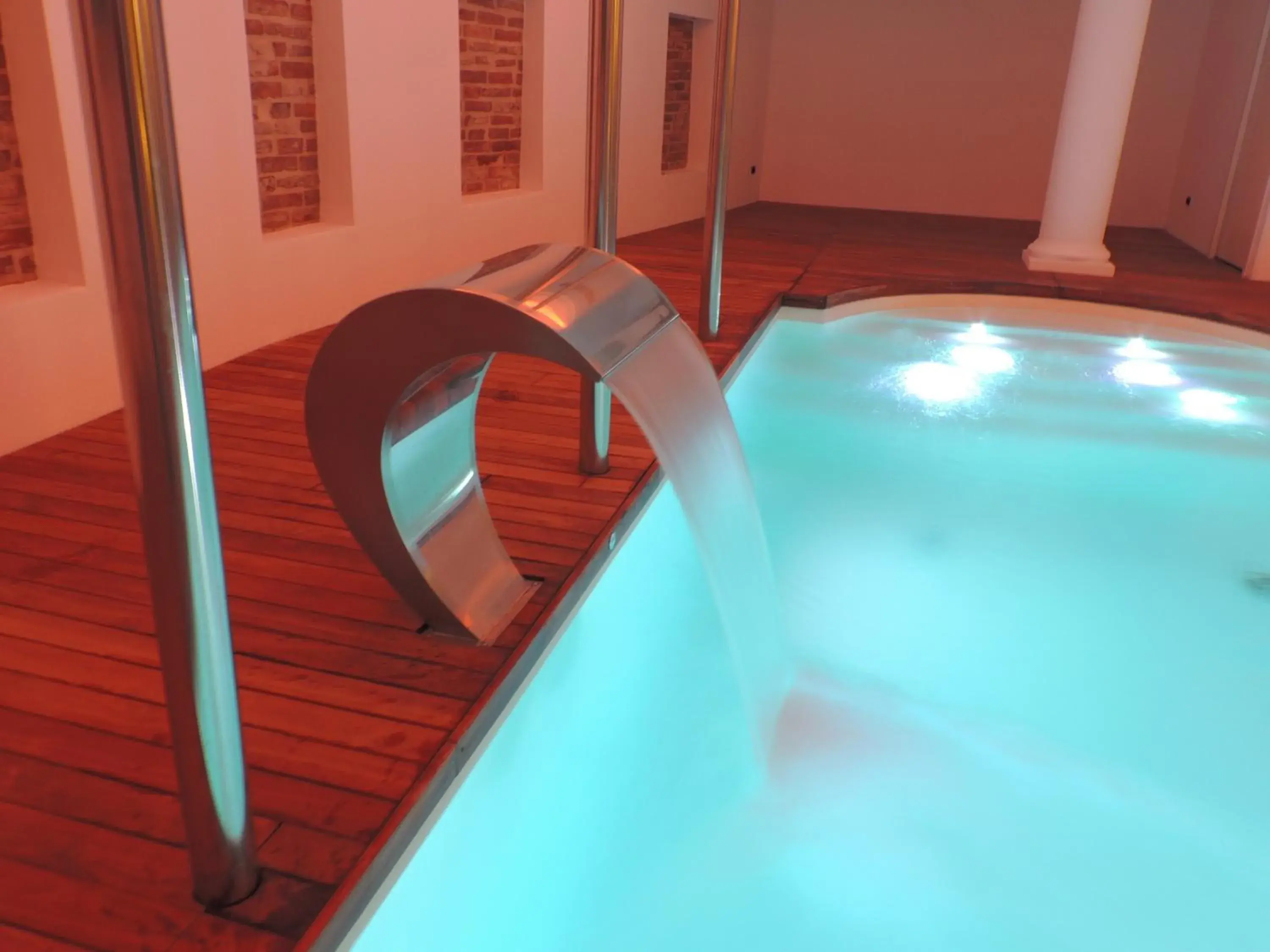 Activities, Swimming Pool in Hotel Vittoria