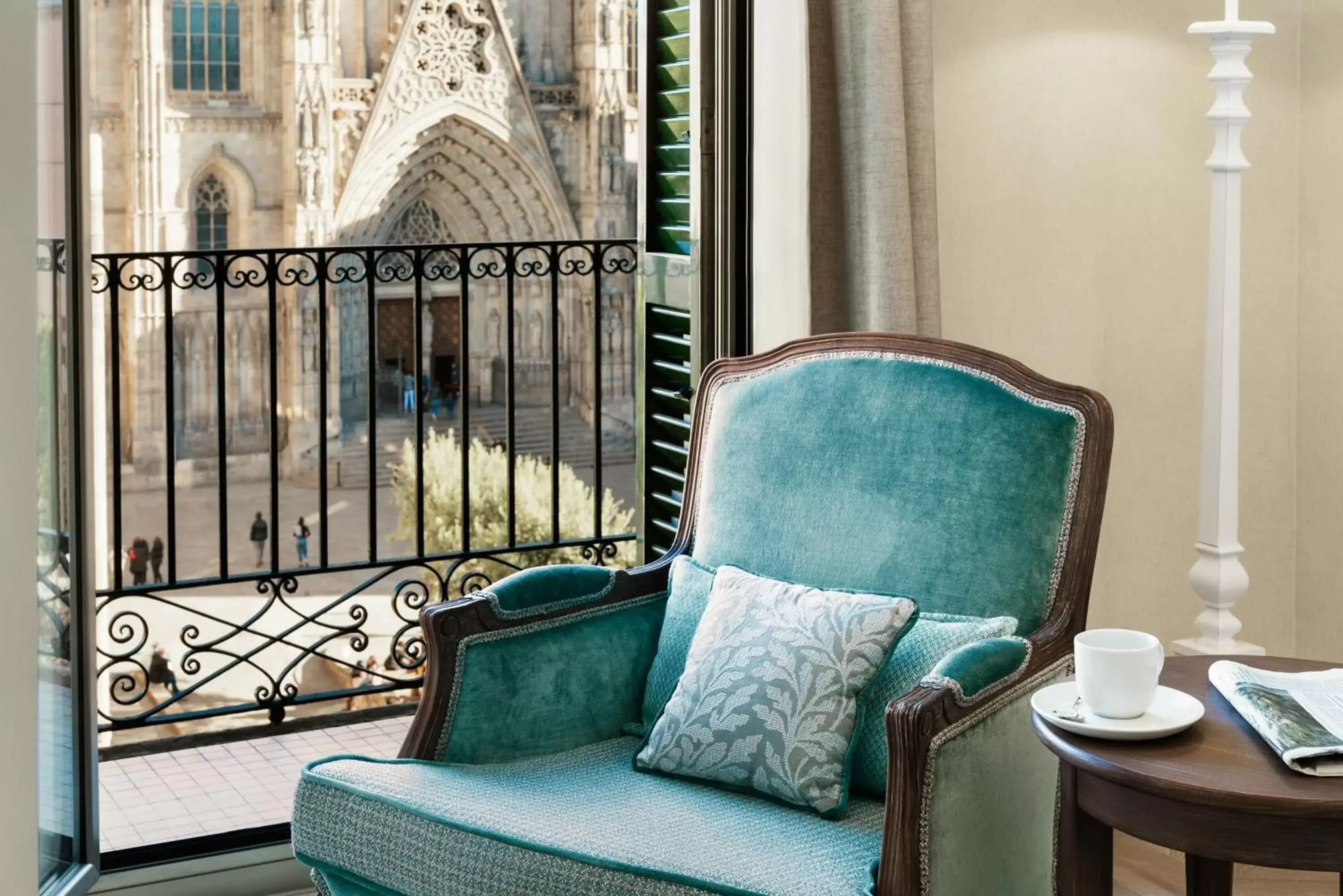 View (from property/room), Seating Area in Colón Hotel Barcelona