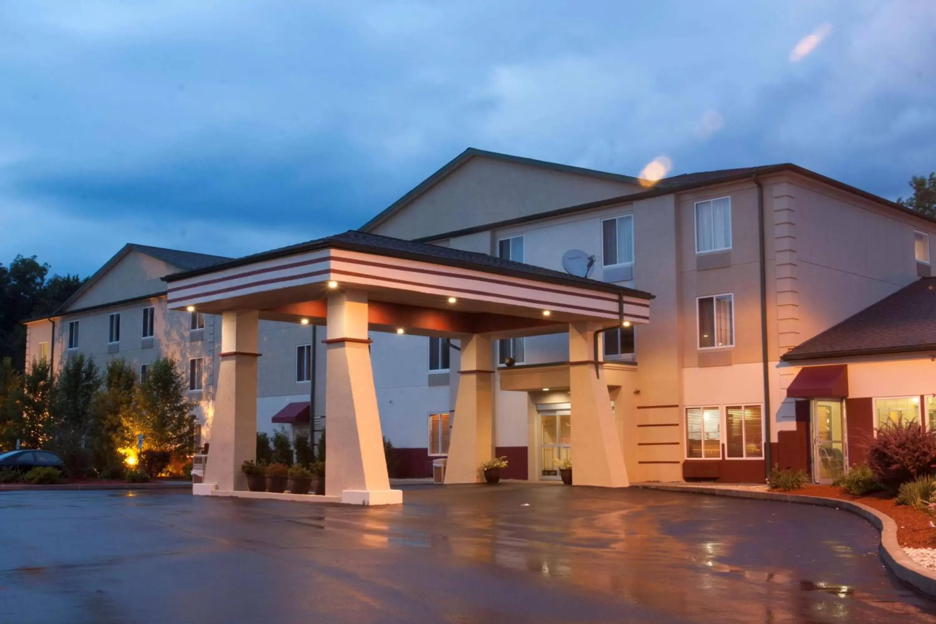 Property building in Best Western Harrisburg Hershey