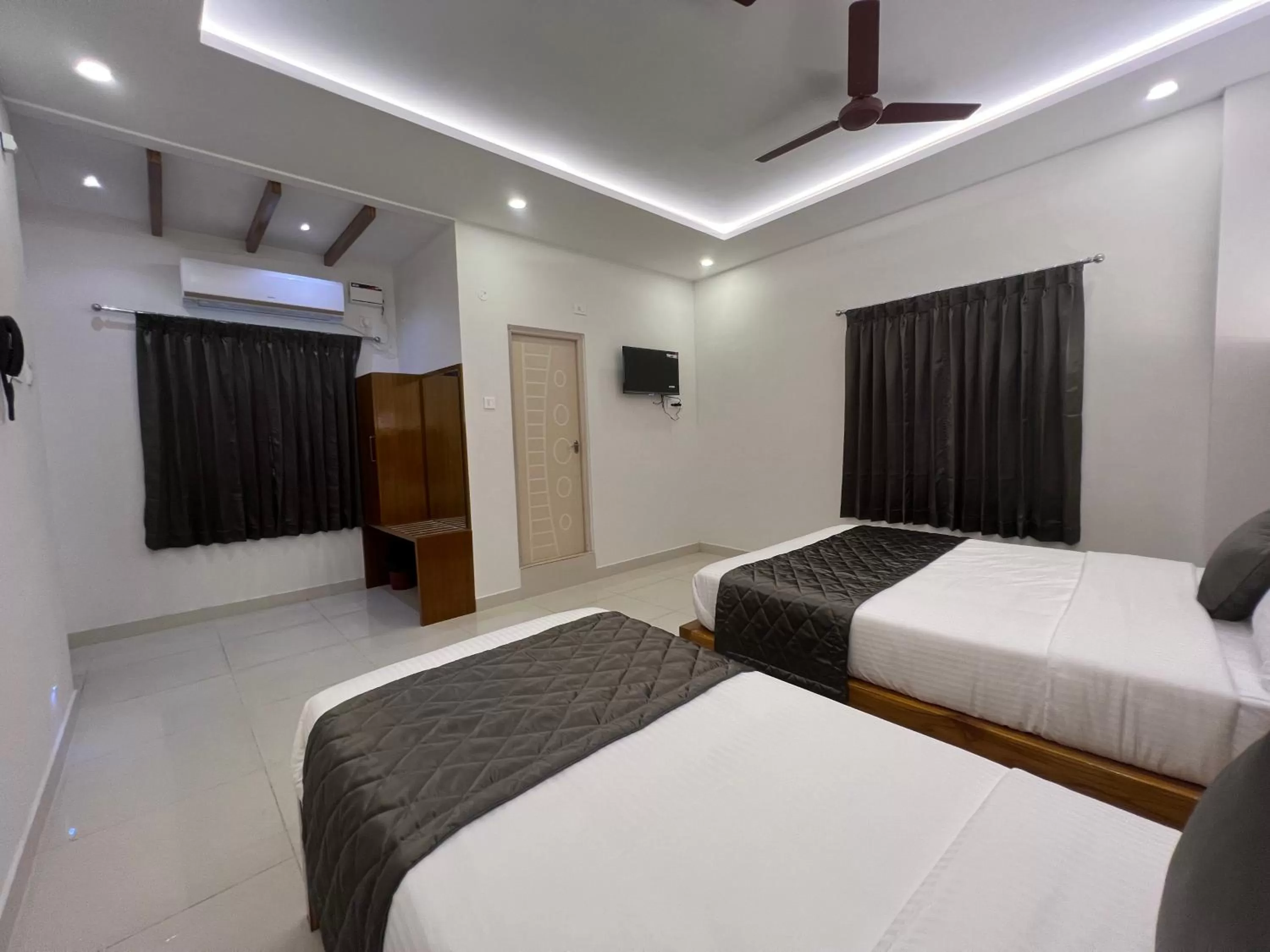 Photo of the whole room, Bed in Le Hotel Host