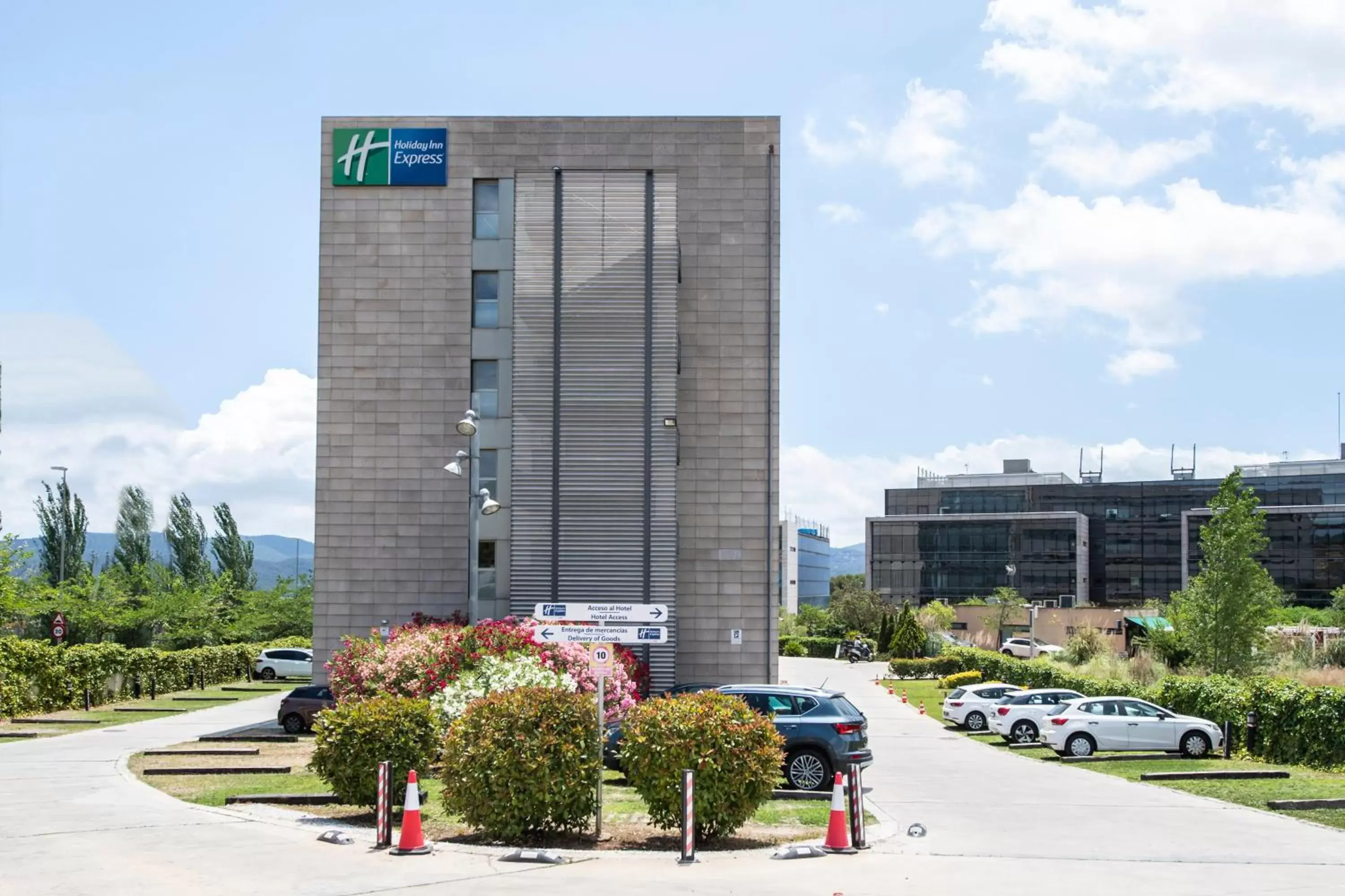 Property Building in Holiday Inn Express Sant Cugat, an IHG Hotel