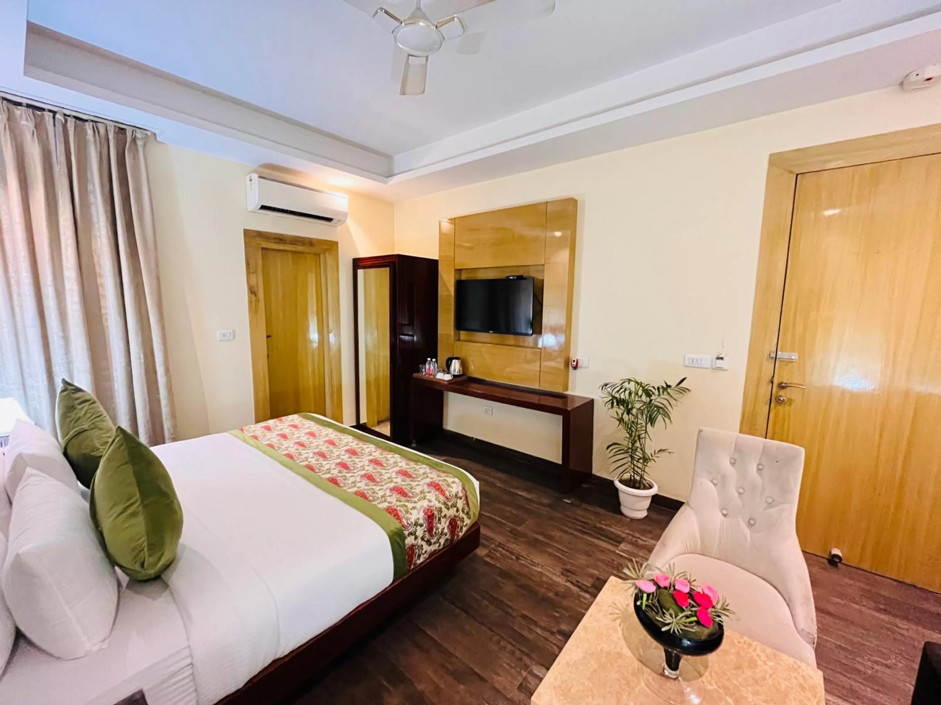 Bed in Hotel Banz near Delhi Airport