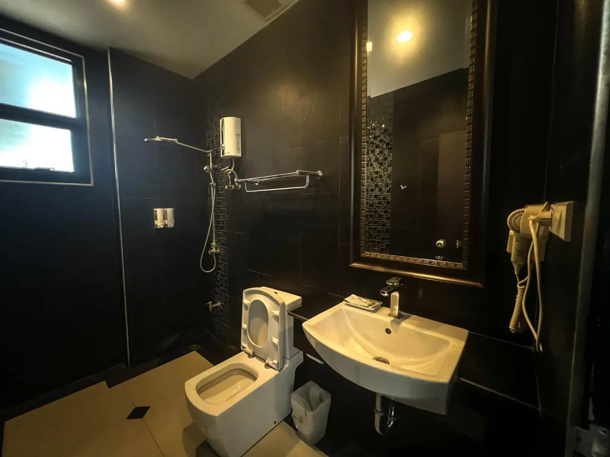 Shower, Bathroom in Srisawara Casa Hotel