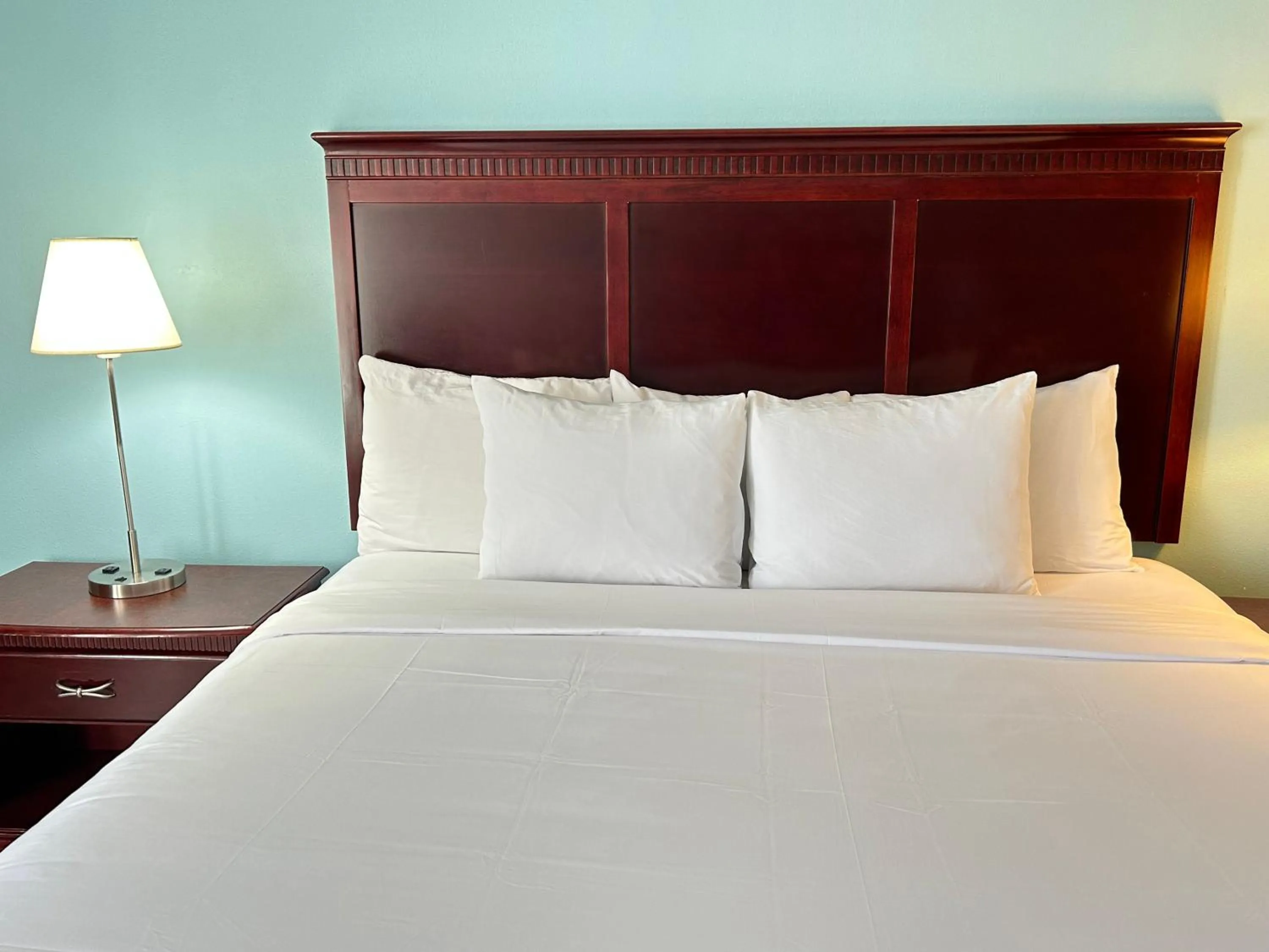 Bed in Clarion Inn & Suites Grand Rapids Airport