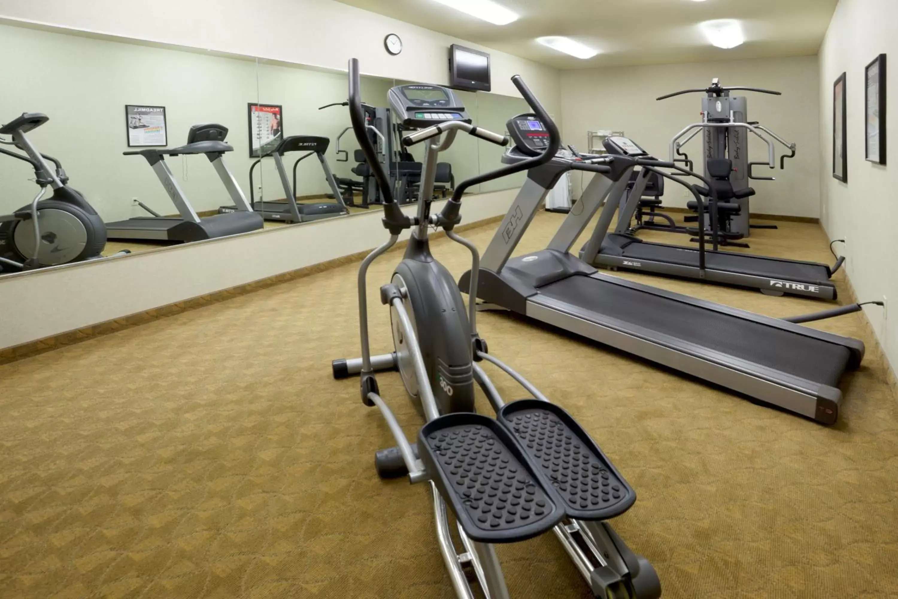 Spa and wellness centre/facilities, Fitness Center/Facilities in Holiday Inn Express Hotel & Suites Zapata, an IHG Hotel