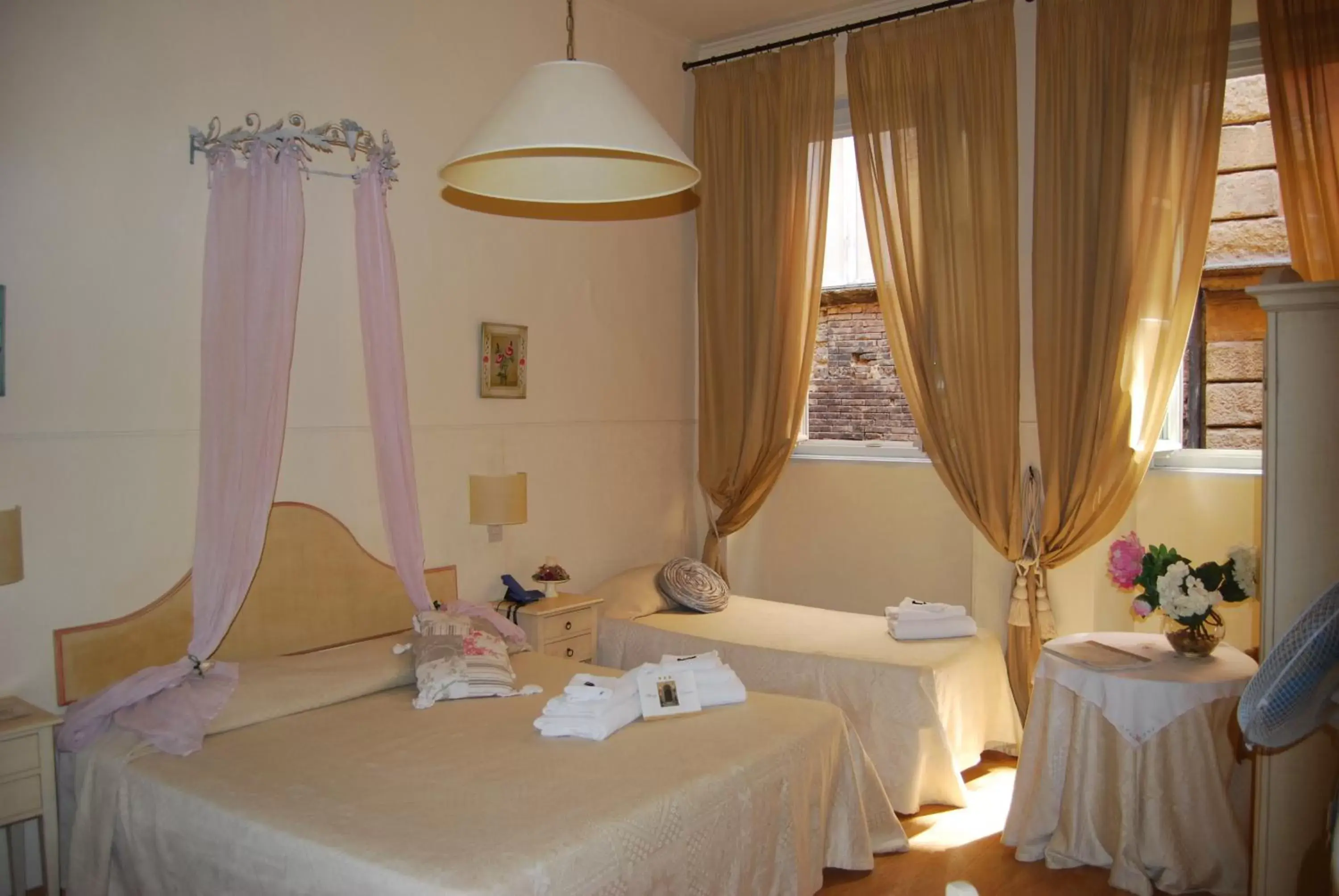 Photo of the whole room, Bed in Albergo Etruria