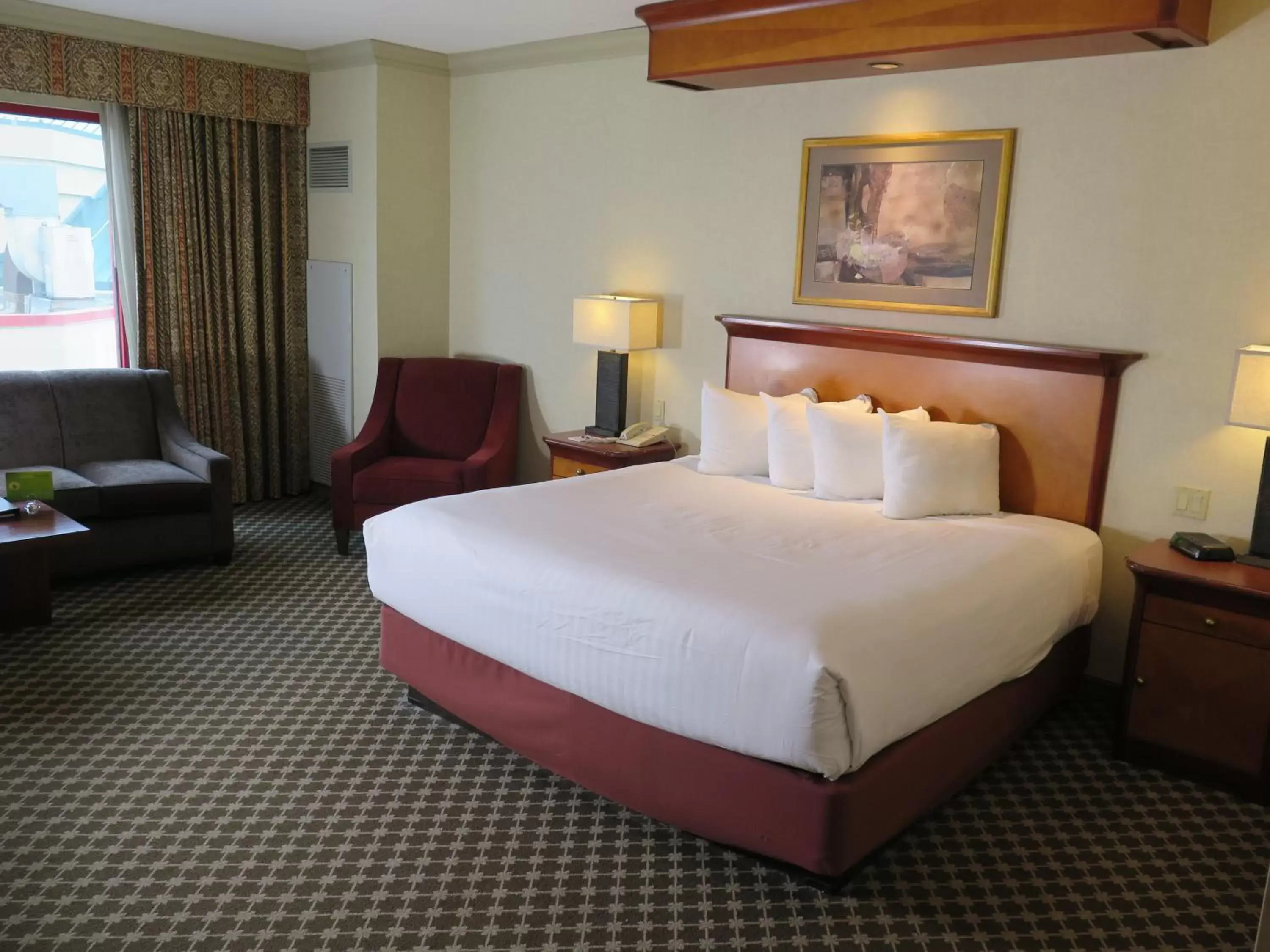 Bed in Harrah's Joliet Casino Hotel