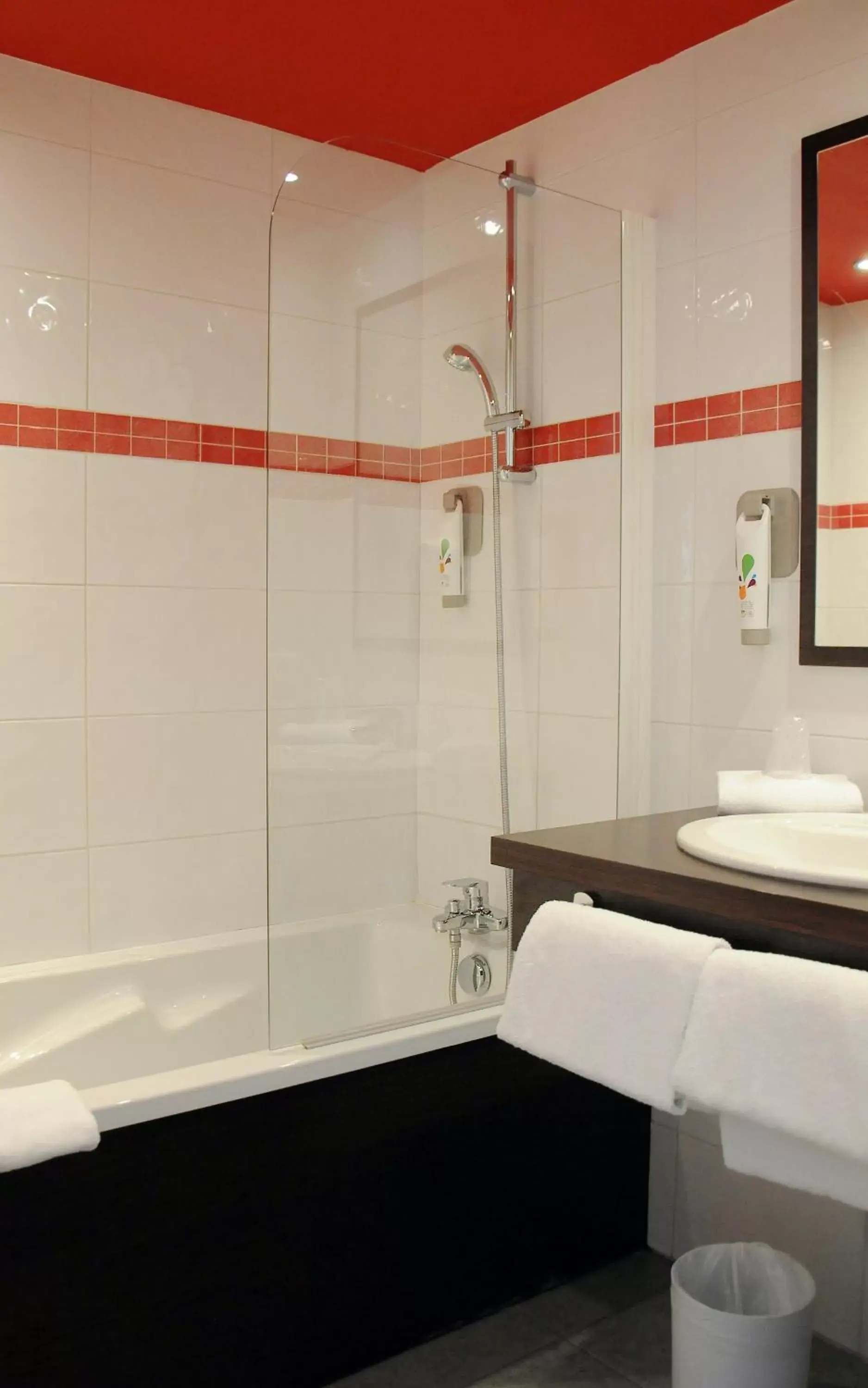 Bathroom in ibis Styles Segre