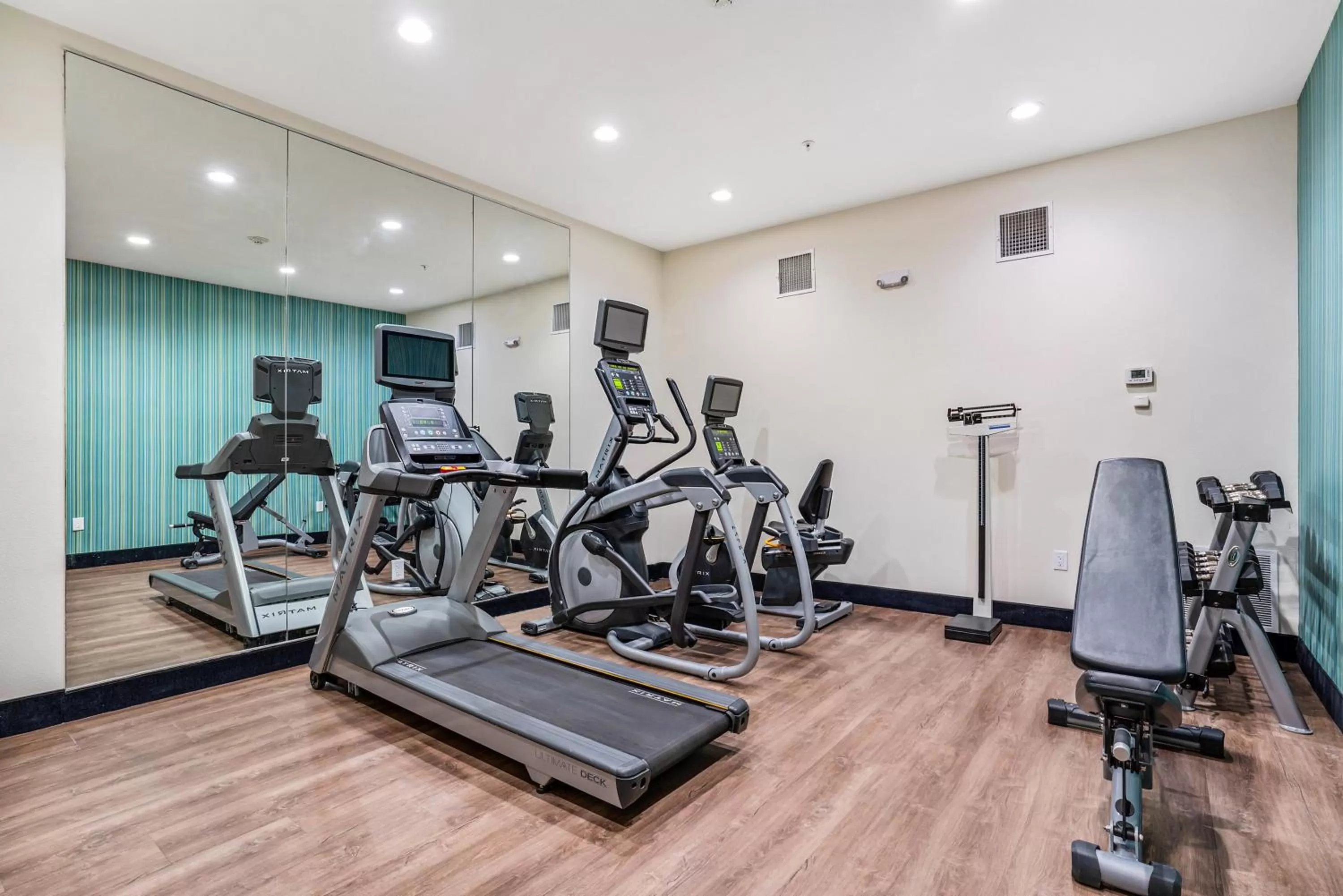 Spa and wellness centre/facilities, Fitness Center/Facilities in Holiday Inn Express & Suites Van Buren-Fort Smith Area, an IHG Hotel