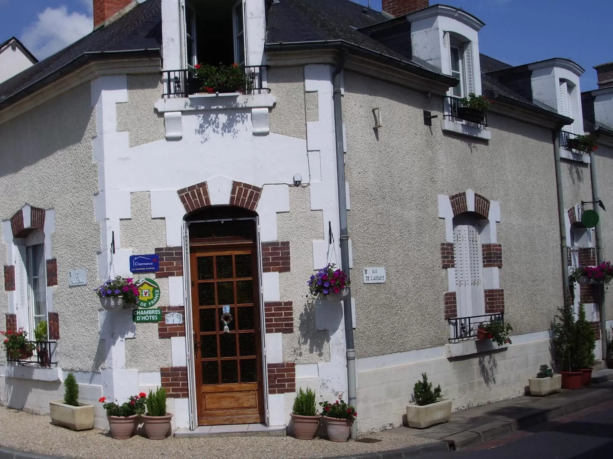 Facade/entrance, Property Building in Les Glycines