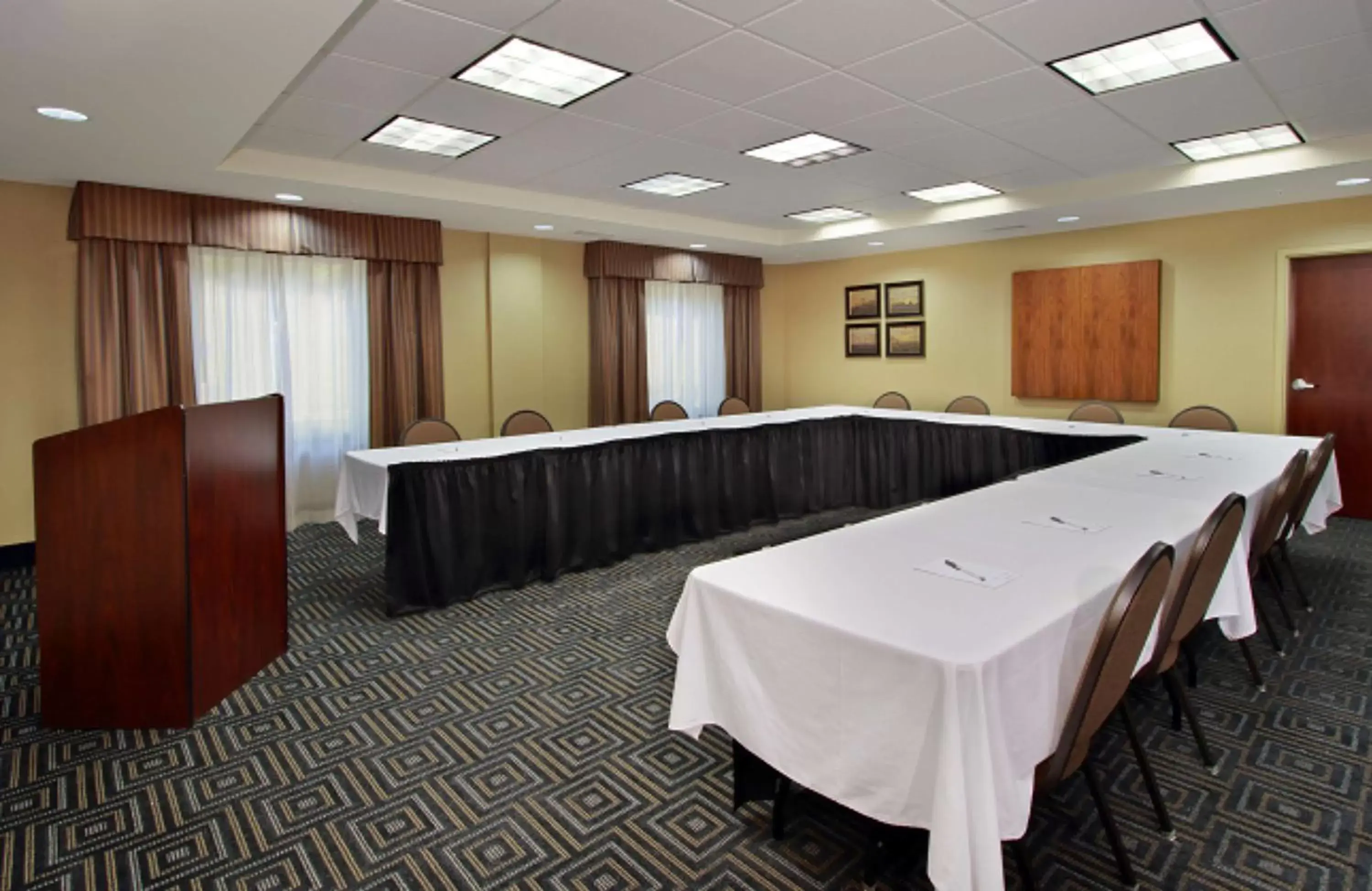 Meeting/conference room in Hampton Inn Winfield