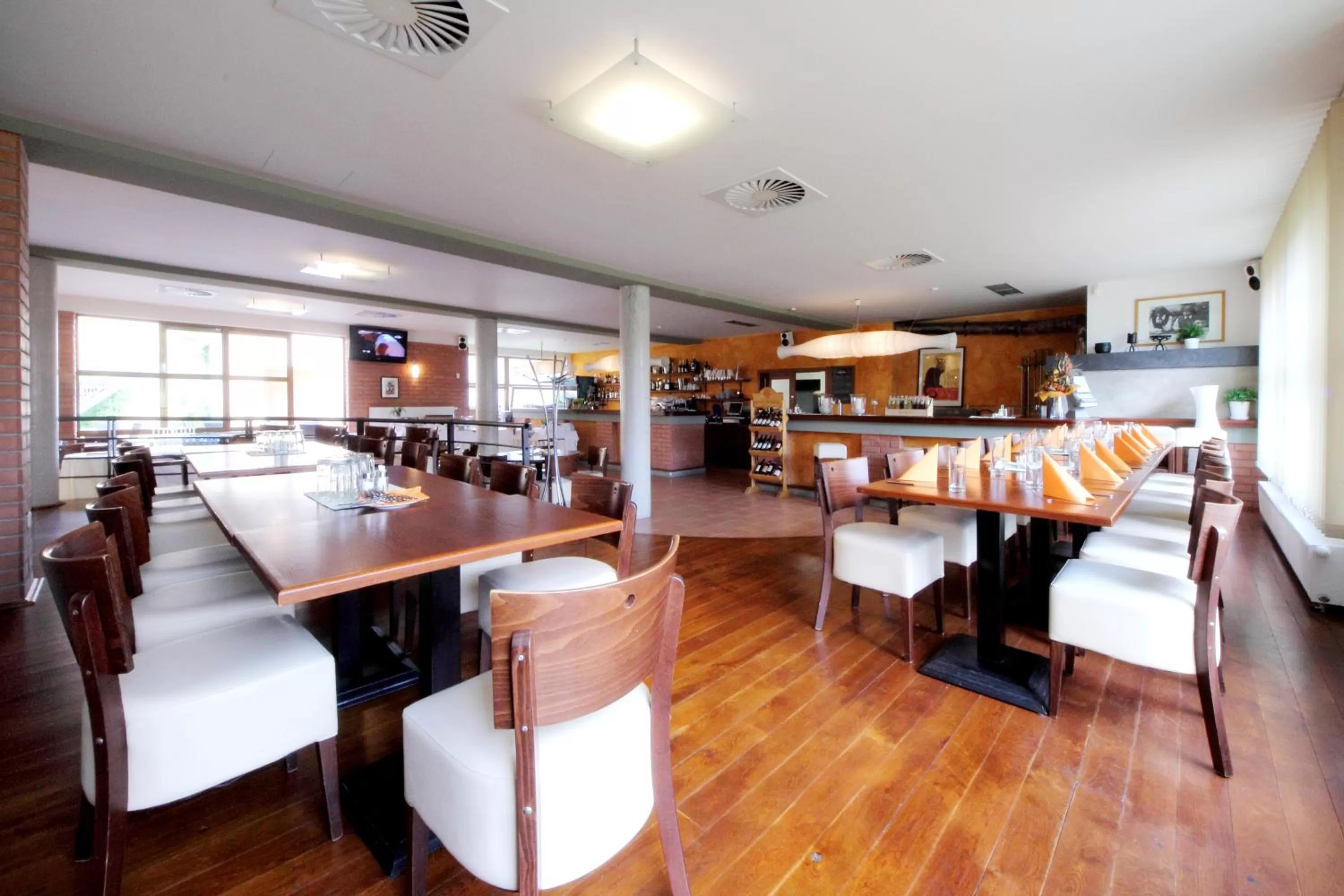 Restaurant/places to eat in Hotel S-centrum