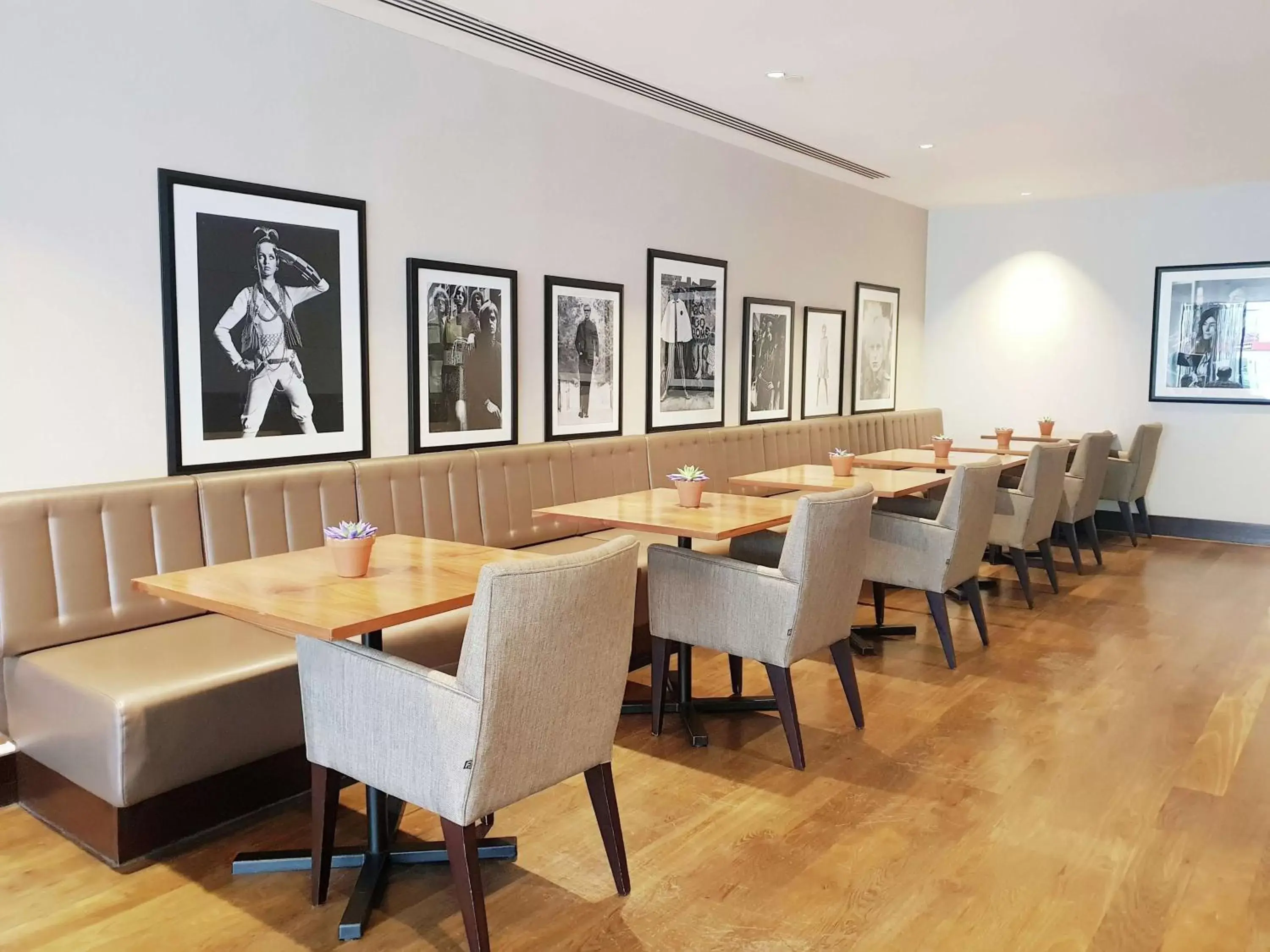 Property building, Restaurant/Places to Eat in Hilton London Wembley