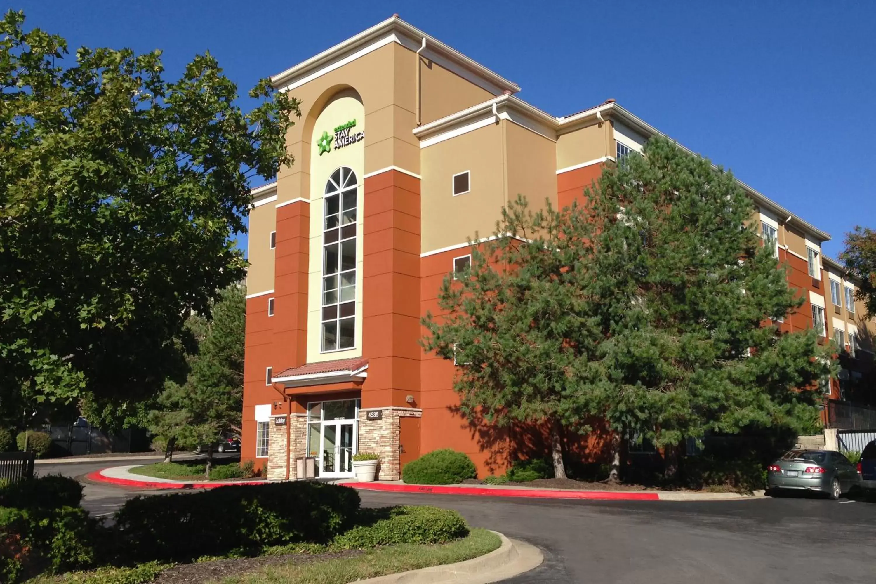 Property Building in Extended Stay America Suites - Kansas City - Country Club Plaza