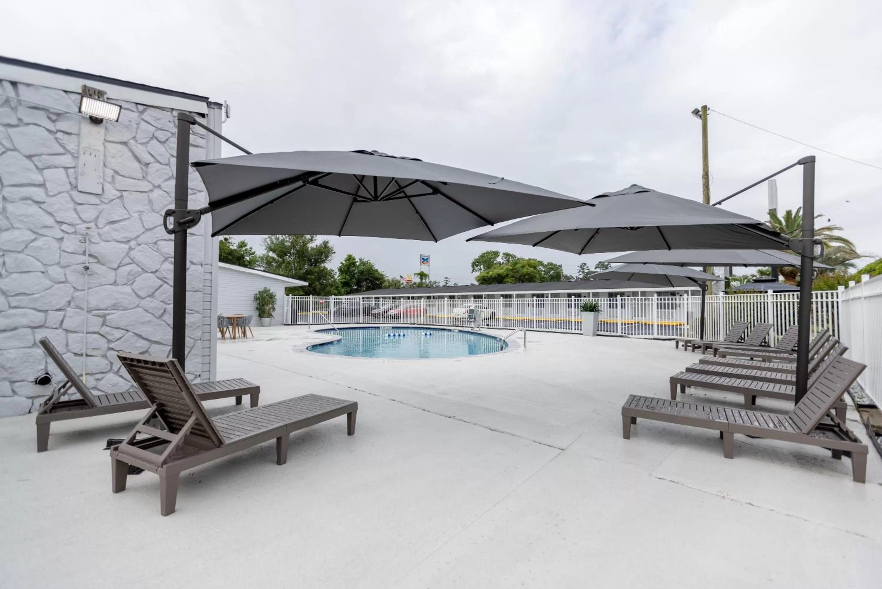 Swimming Pool in Oneway Brunswick