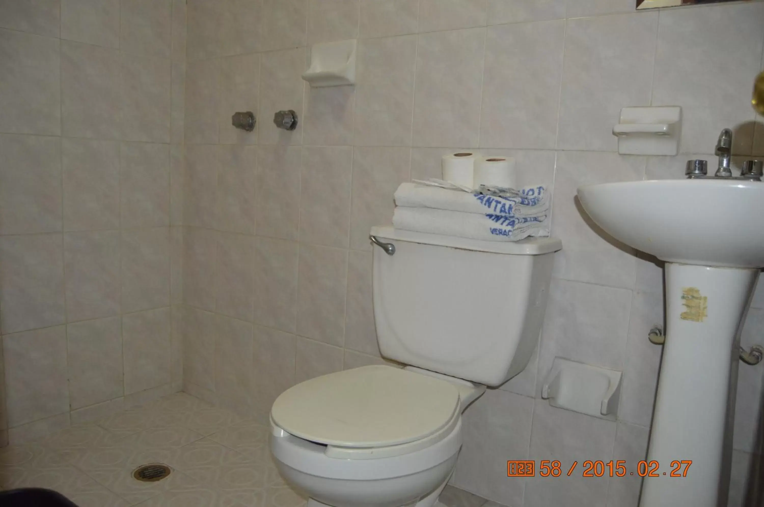 Shower, Bathroom in Hotel Santander Veracruz - Malecon