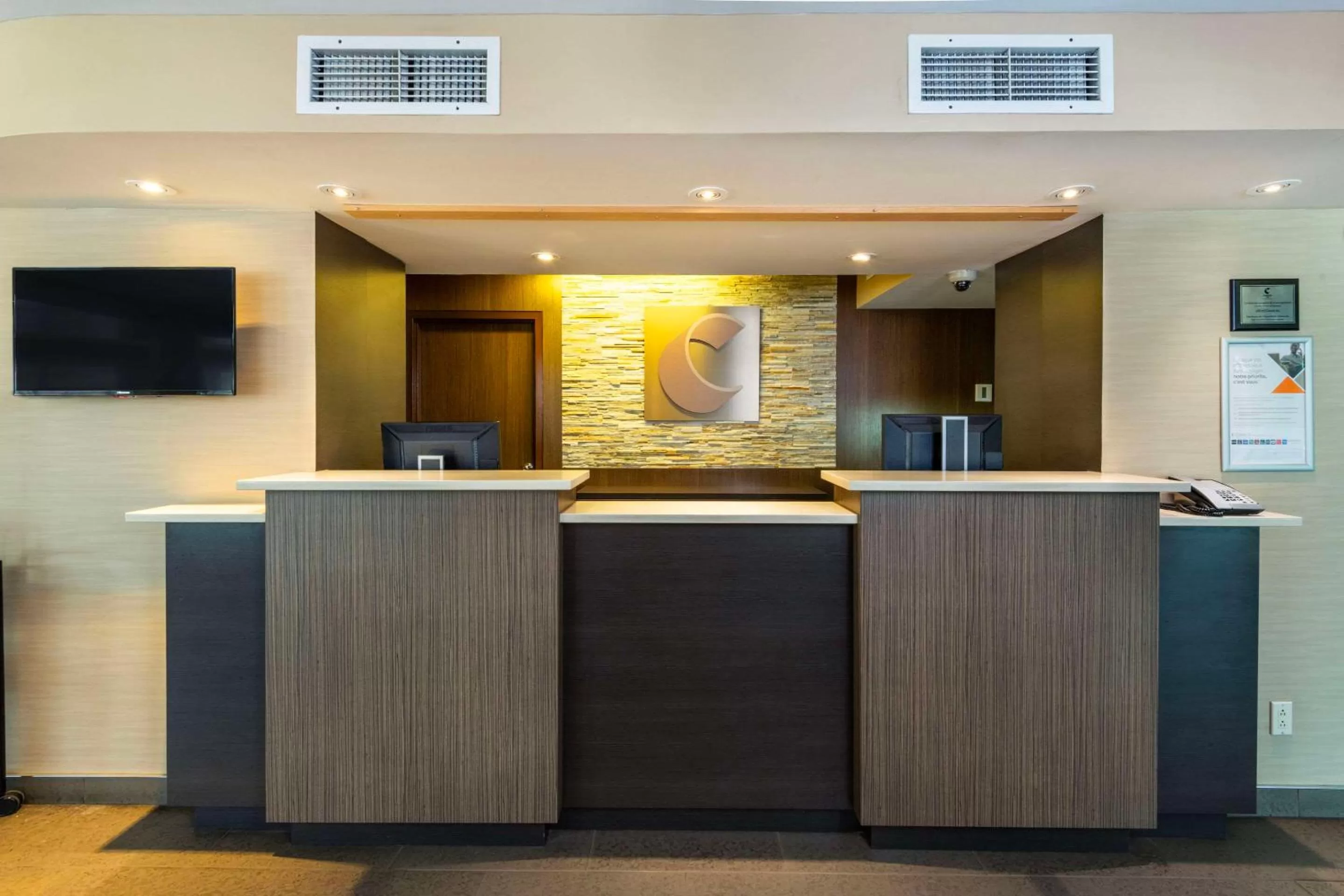 Lobby or reception in Comfort Inn Mont Laurier