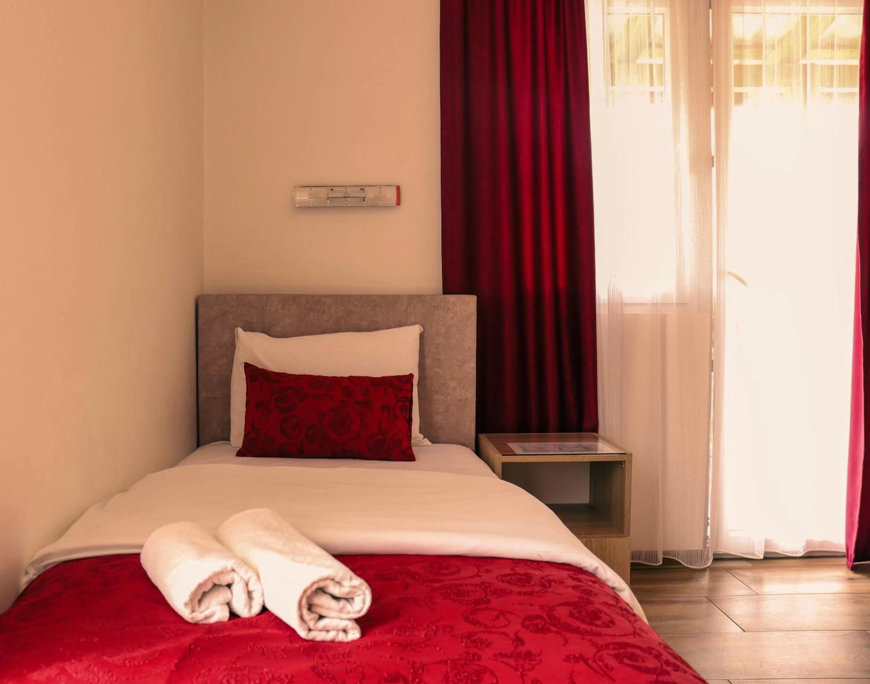 Bed in Restoran & Motel Manjež