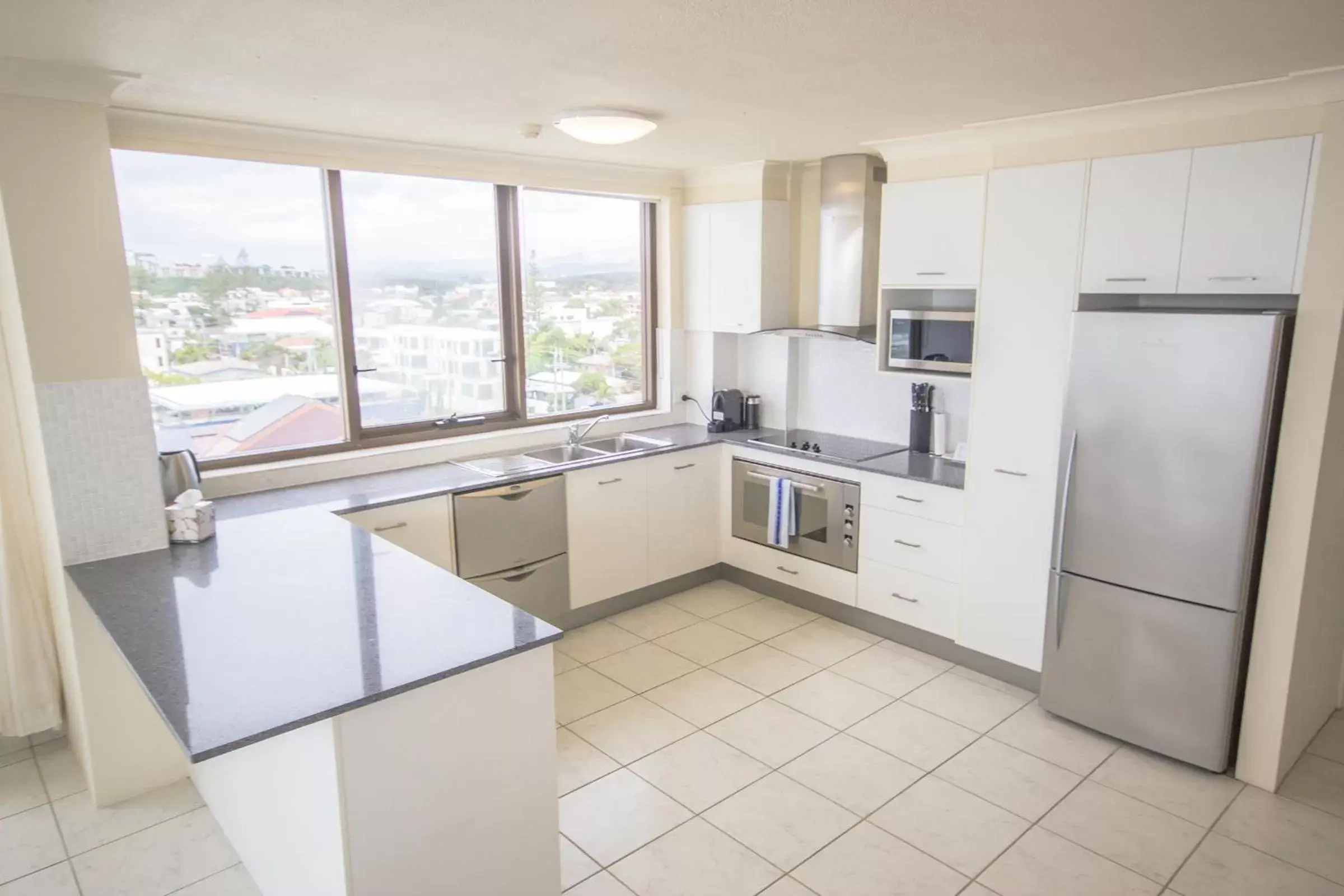 Kitchen or kitchenette in Albatross North Apartments