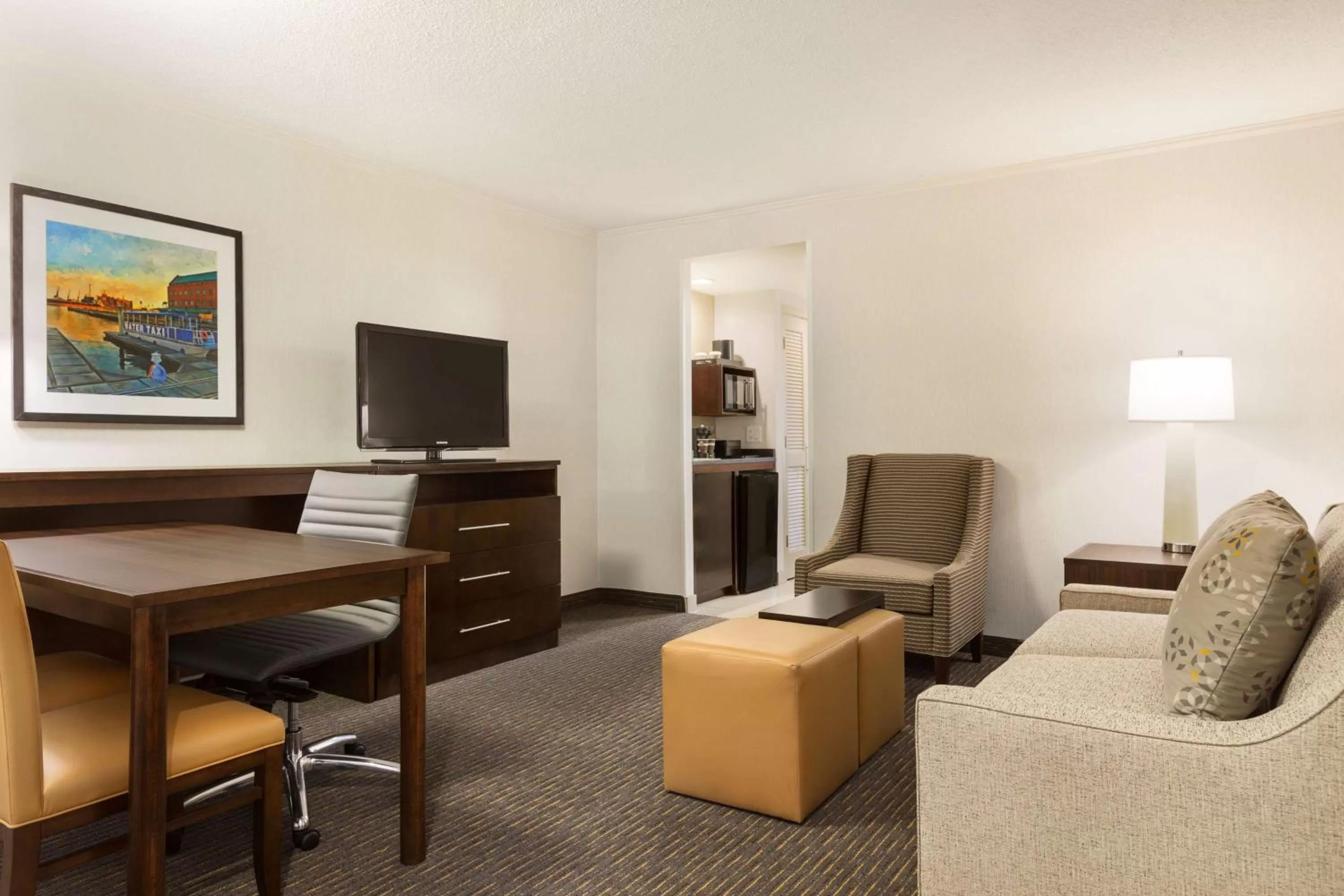 Living room in Embassy Suites by Hilton Baltimore at BWI Airport