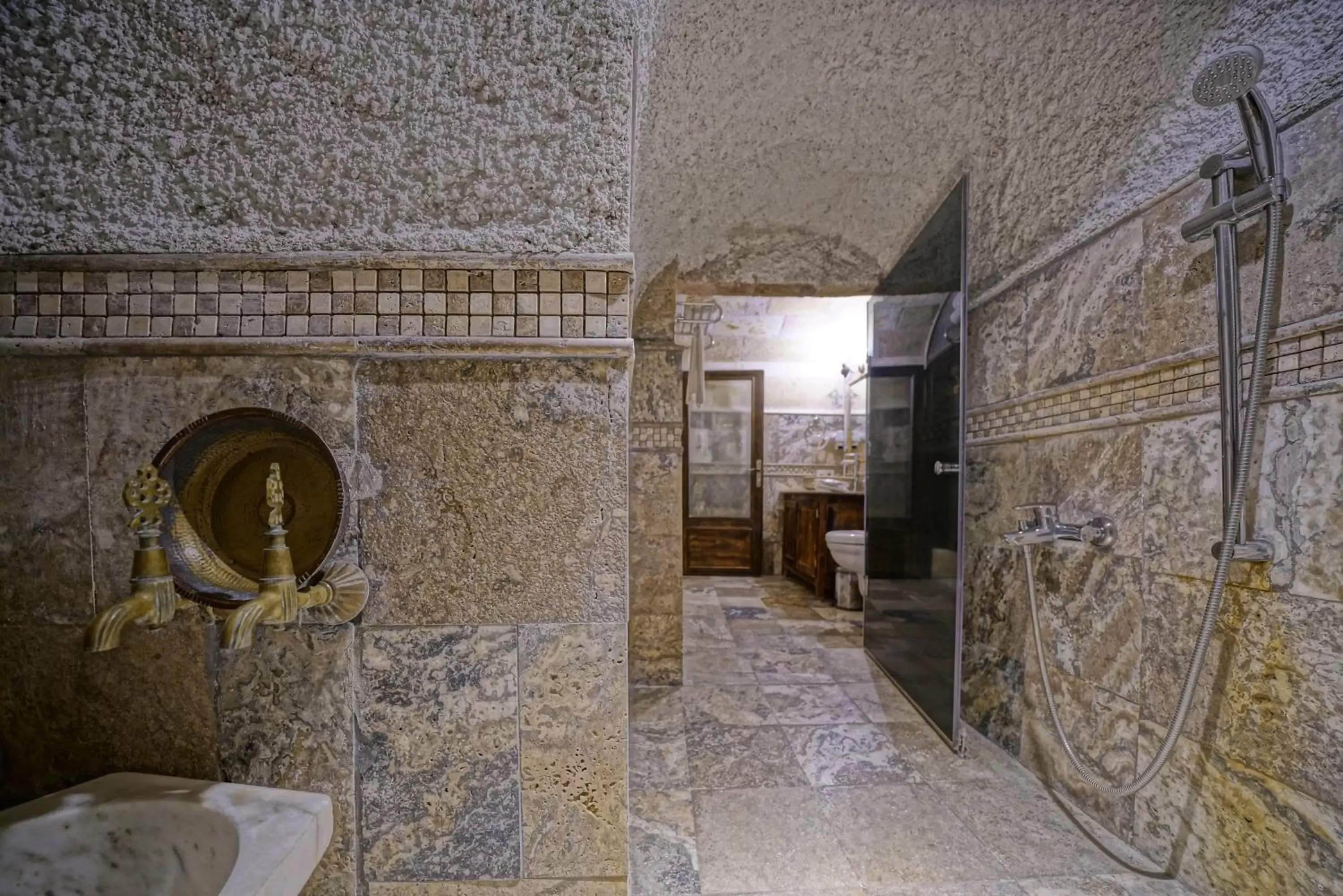Public Bath in Maccan Cave Hotel