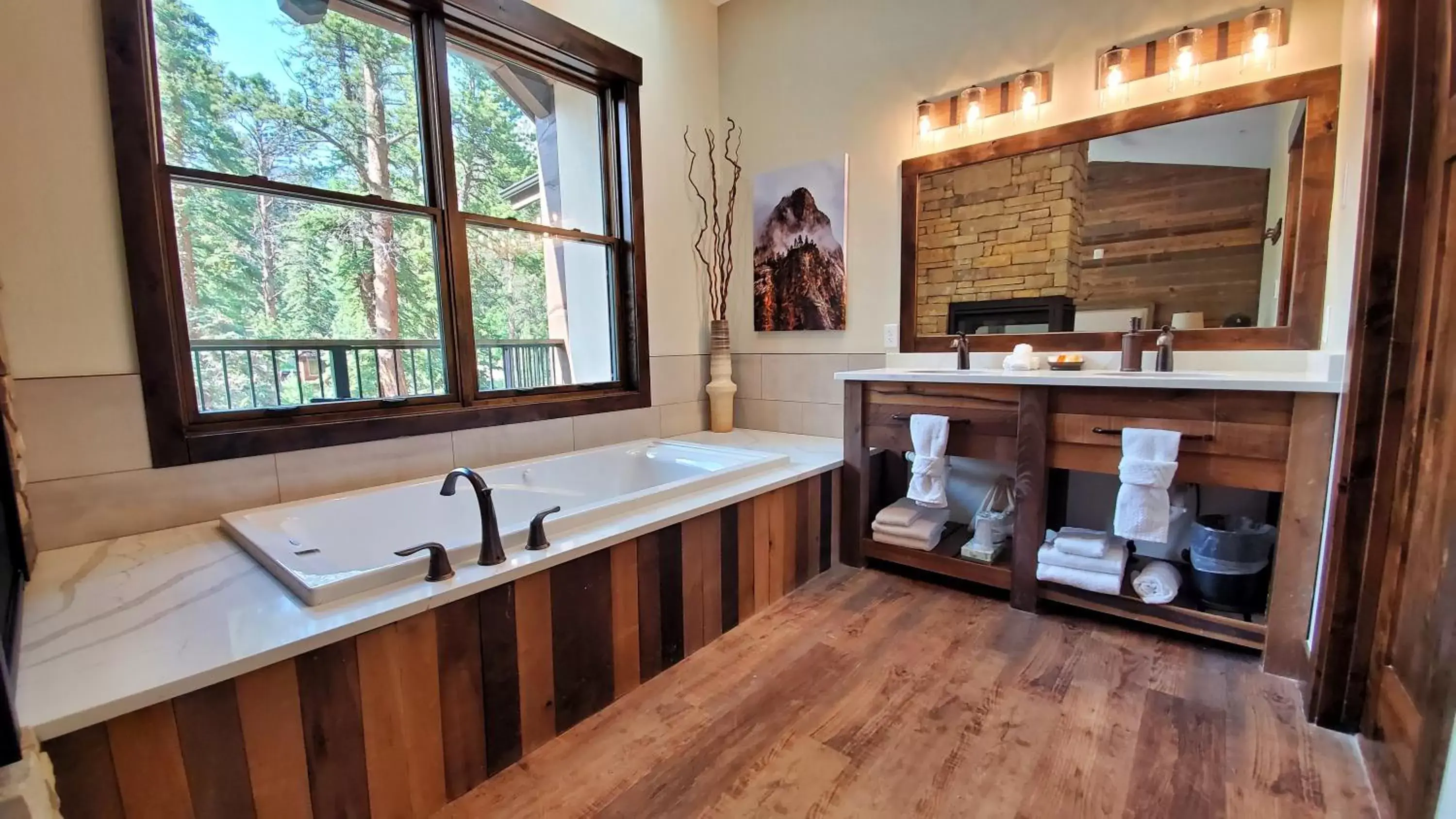 Bath, Bathroom in The Inn on Fall River & Fall River Cabins