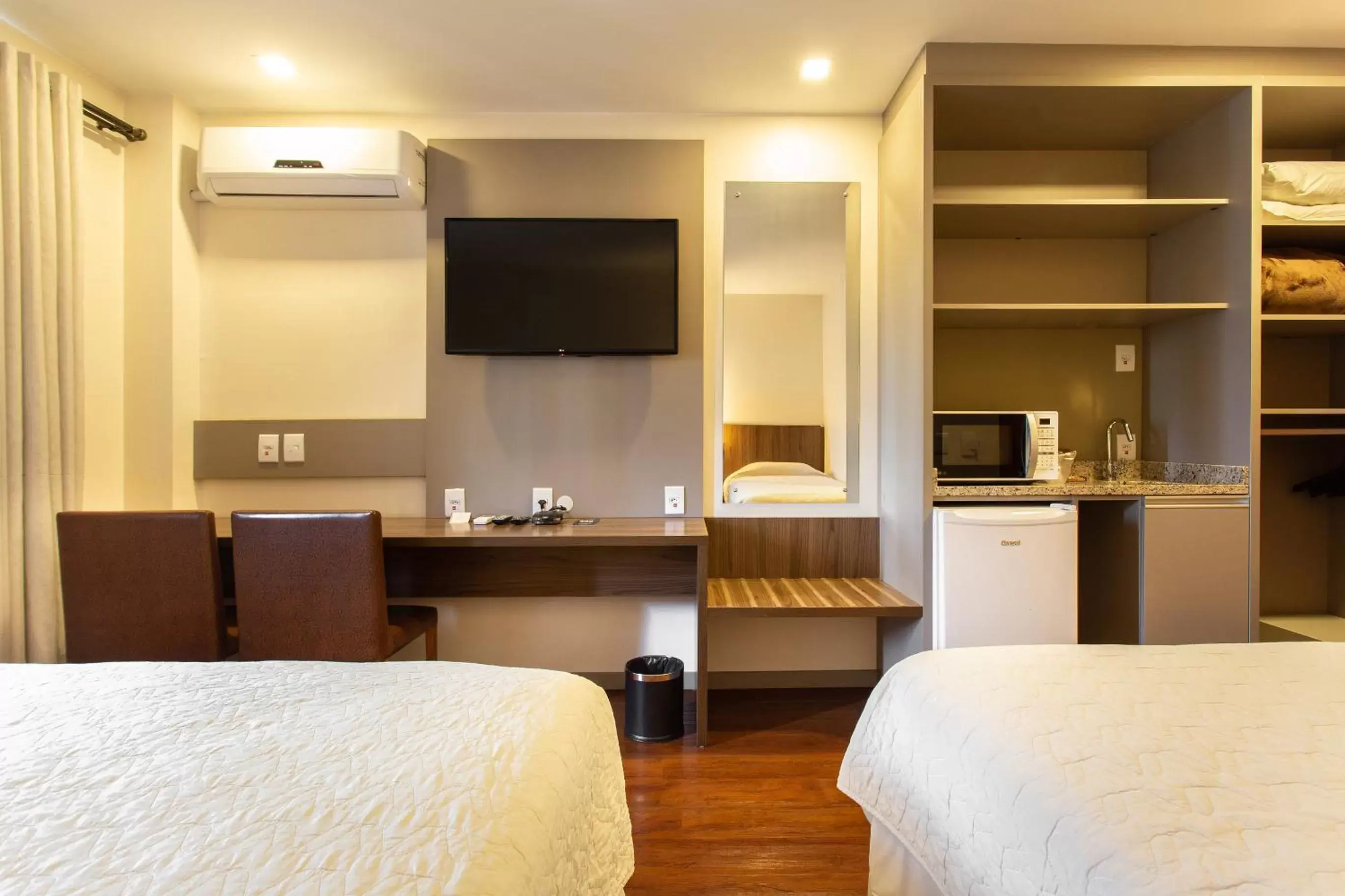 Bedroom, TV/Entertainment Center in Hotel Dom Rafael Premium